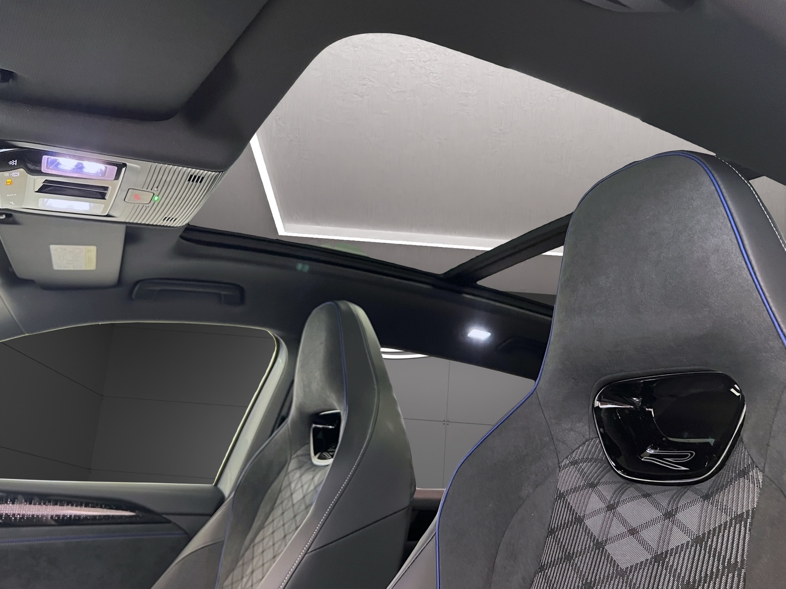 VW Tiguan 2.0 TSI DSG R-Line Plus 4Motion-image-12