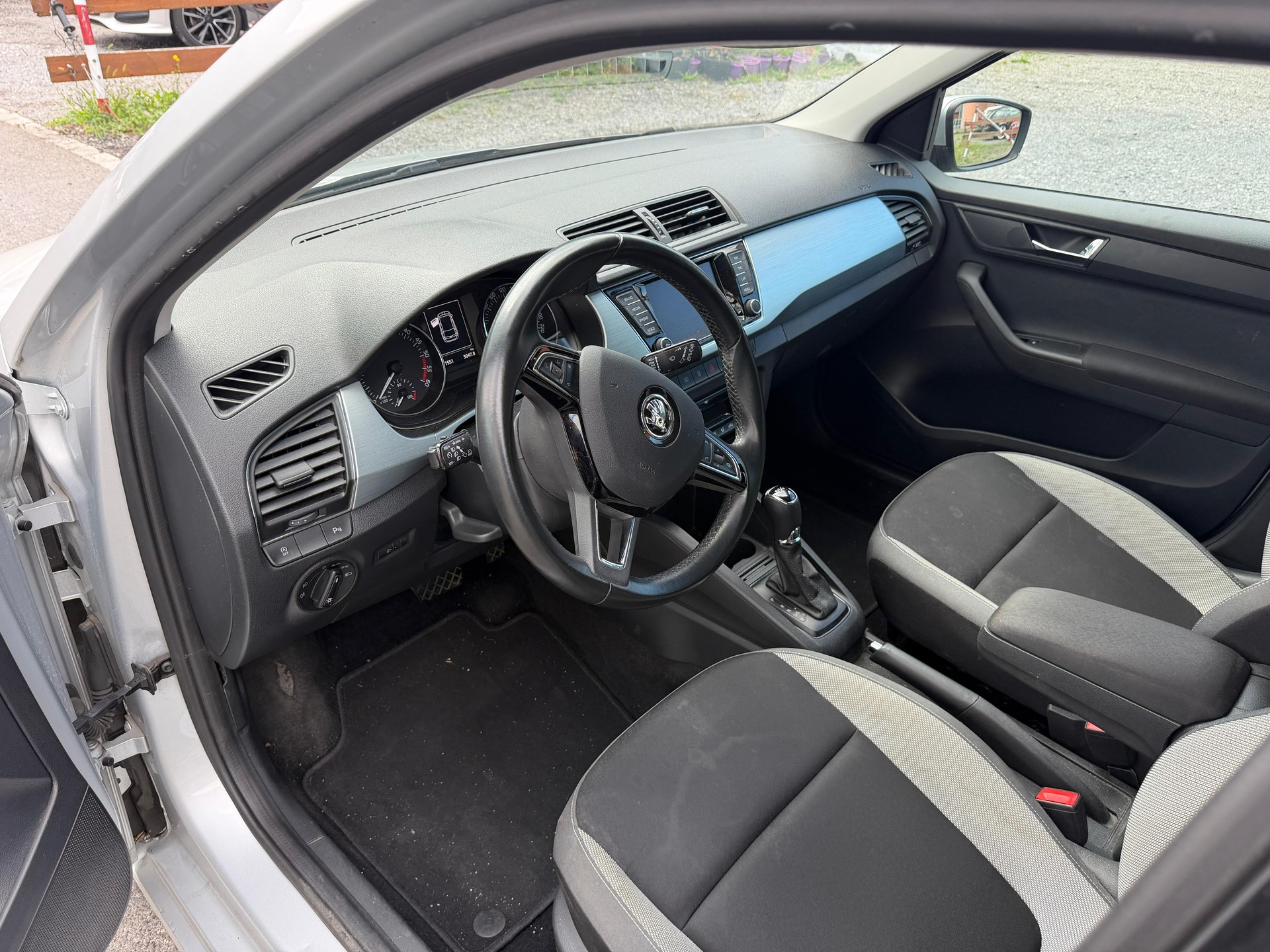 SKODA Fabia 1.4 TDI Ambition DSG-image-7