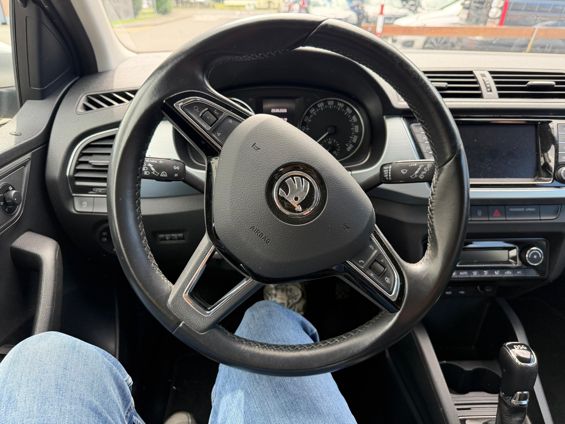 SKODA Fabia 1.4 TDI Ambition DSG-image-9