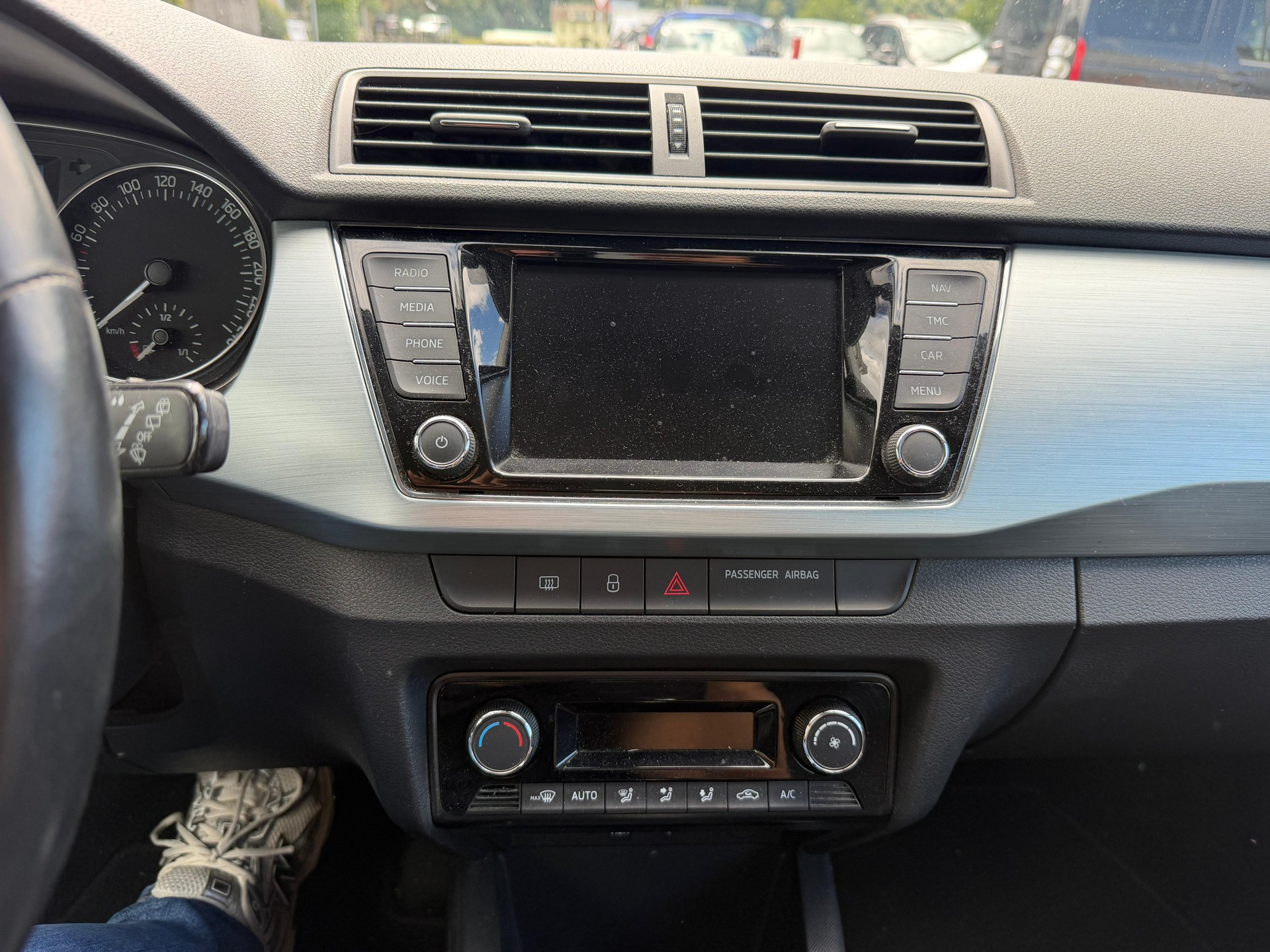 SKODA Fabia 1.4 TDI Ambition DSG-image-8