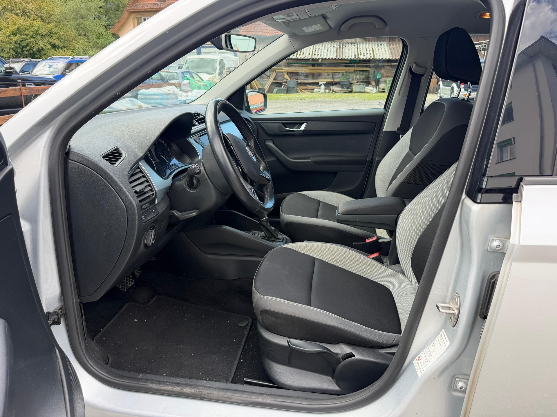 SKODA Fabia 1.4 TDI Ambition DSG-image-6