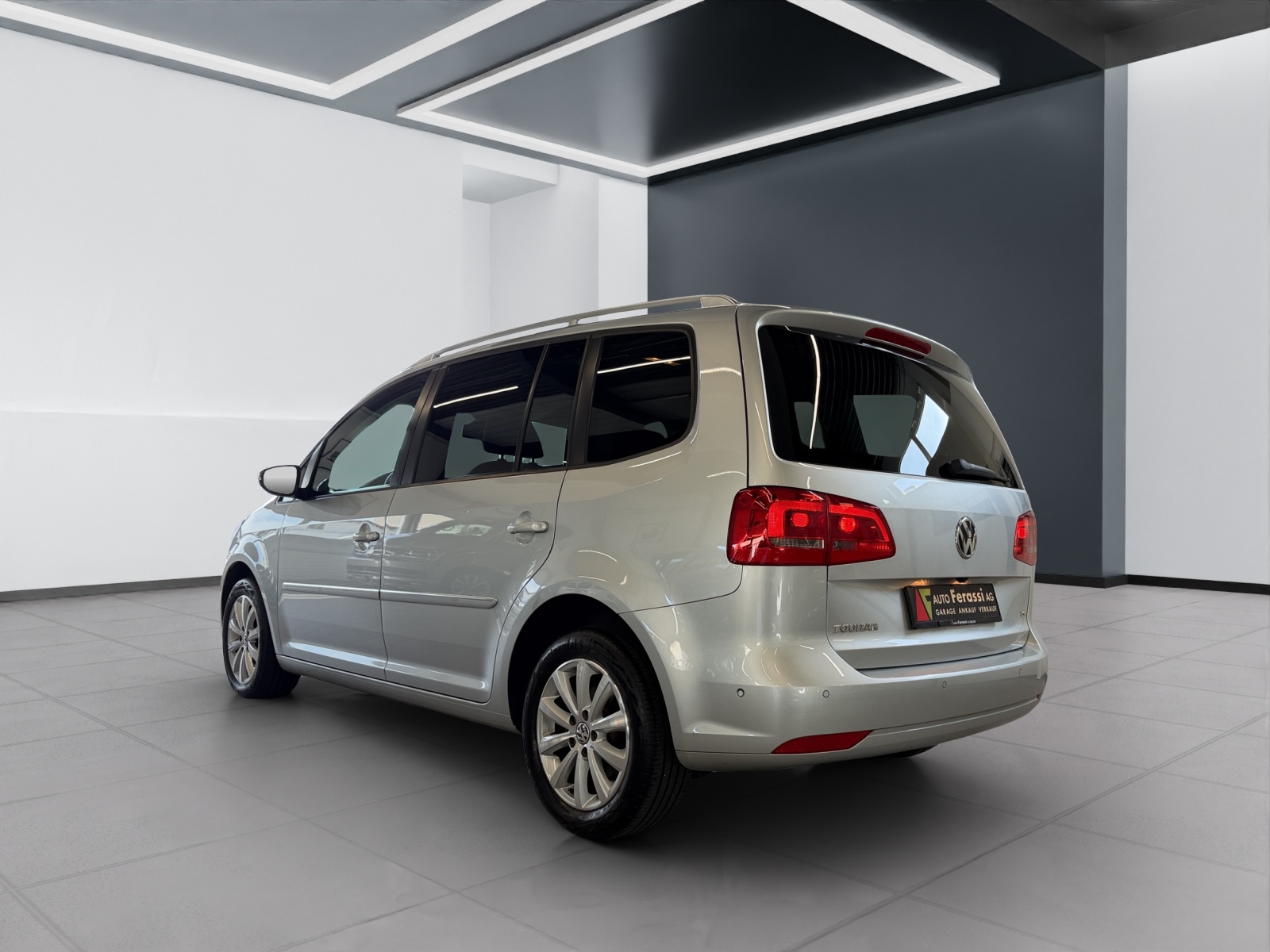 VW Touran 1.4 TSI Highline DSG-image-3