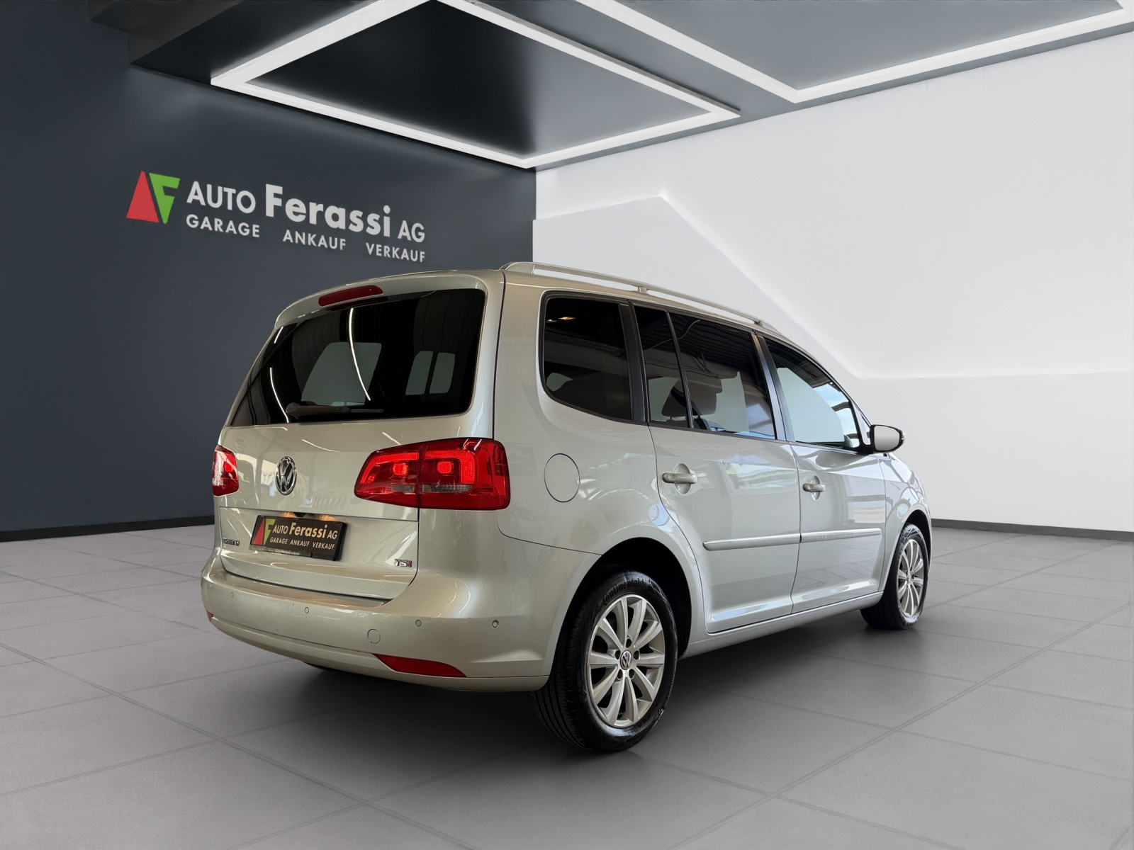 VW Touran 1.4 TSI Highline DSG-image-5