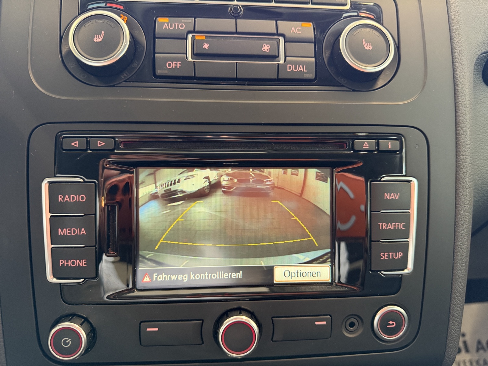 VW Touran 1.4 TSI Highline DSG-image-21