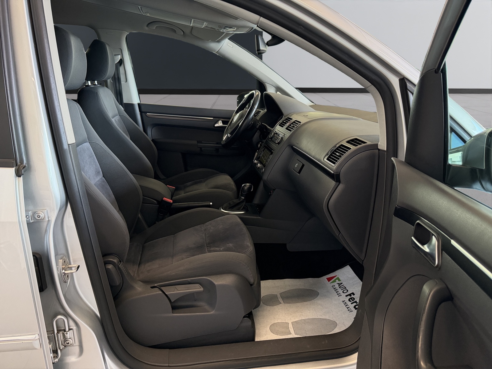 VW Touran 1.4 TSI Highline DSG-image-17