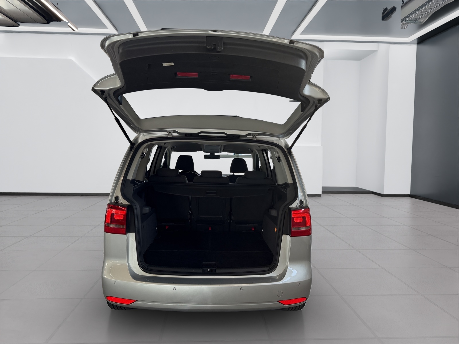 VW Touran 1.4 TSI Highline DSG-image-24