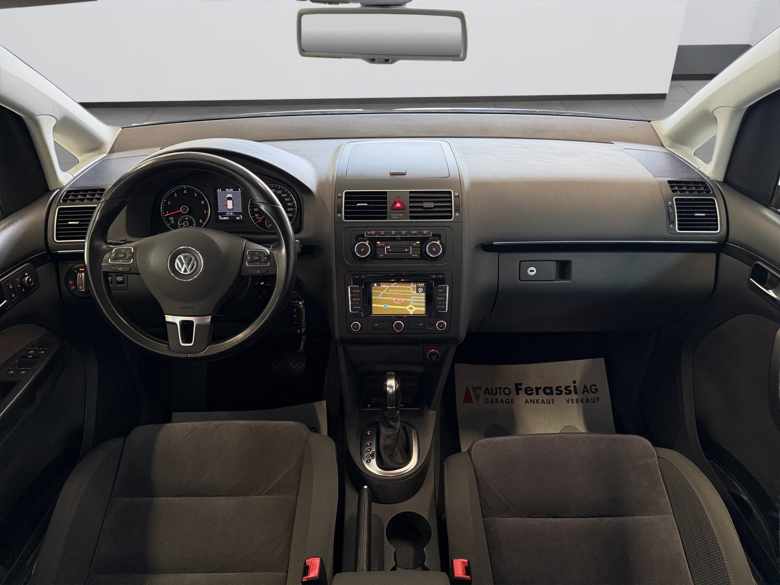 VW Touran 1.4 TSI Highline DSG-image-11