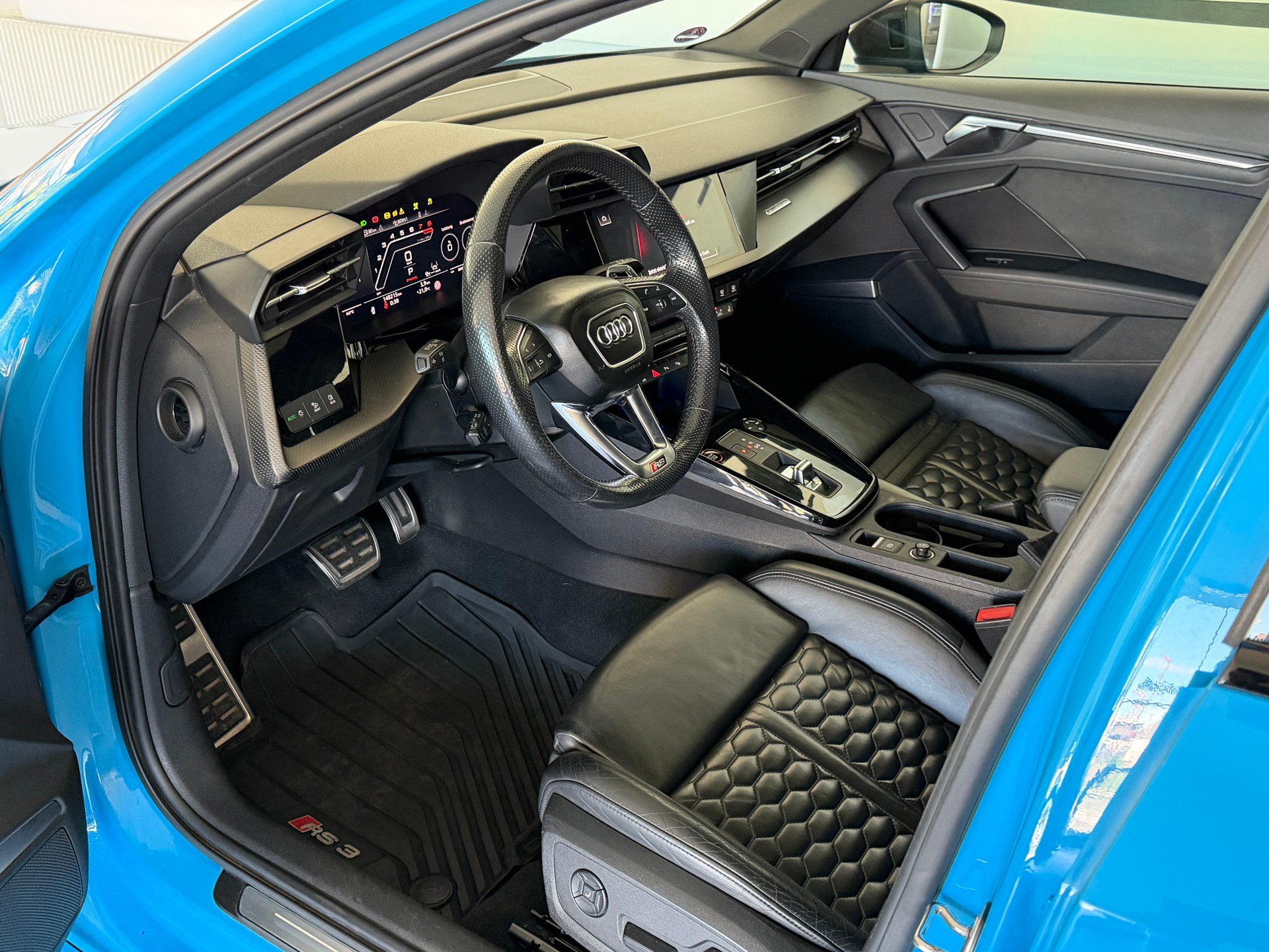 AUDI RS3 Sportback 2.5 TSI quattro S-tronic / CH Auto-image-7