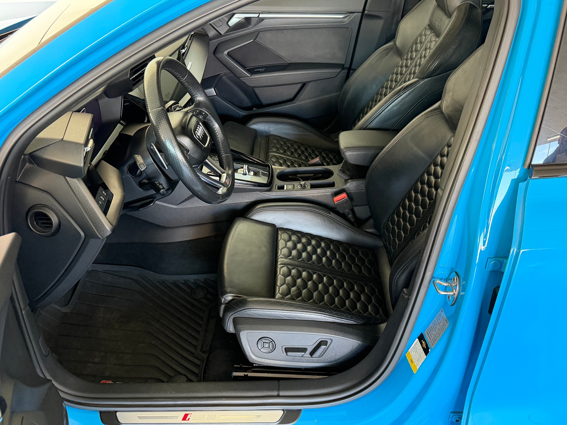 AUDI RS3 Sportback 2.5 TSI quattro S-tronic / CH Auto-image-8