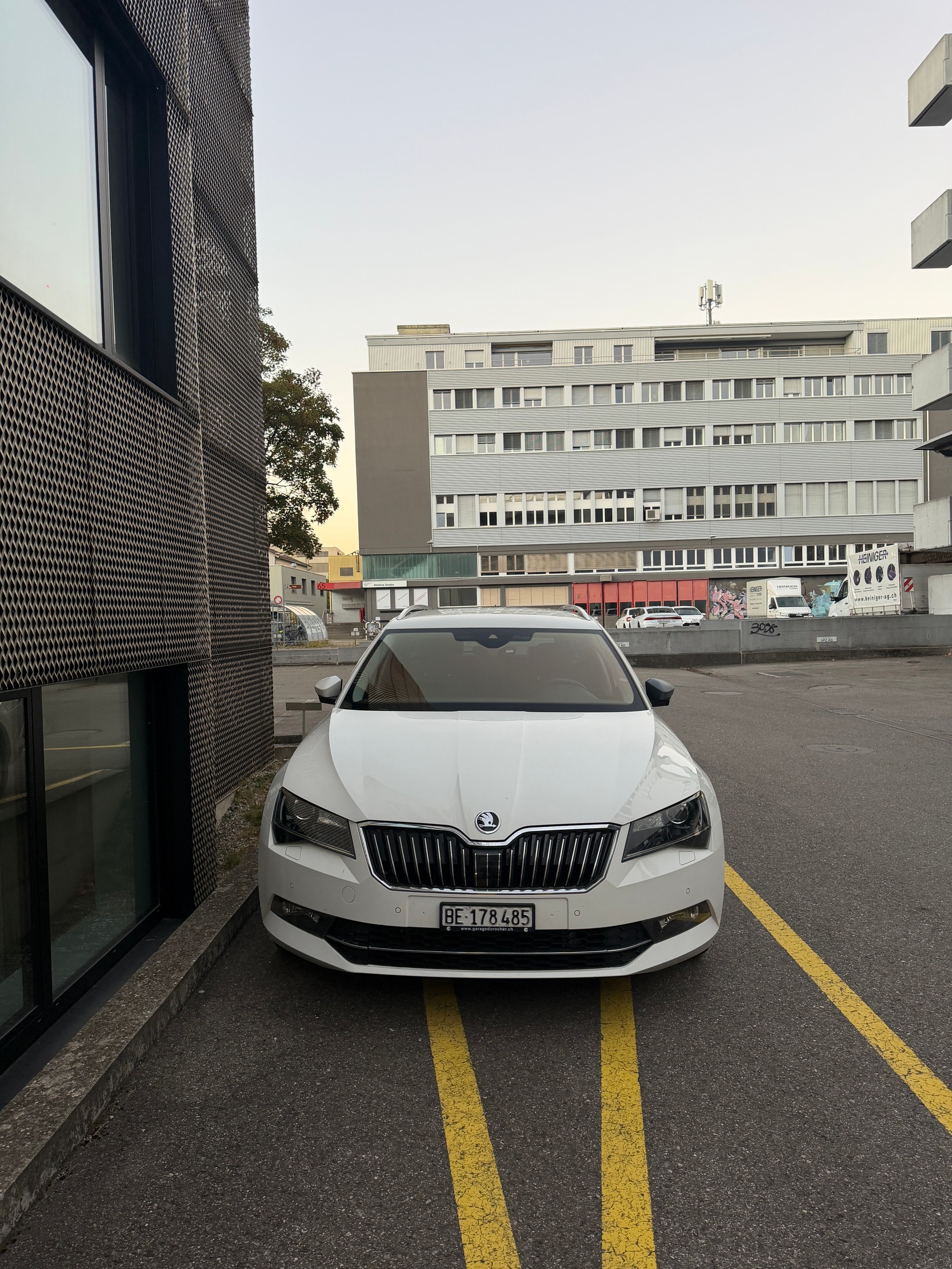 SKODA Superb Combi 2.0 TDi Ambition 4x4 DSG-image-3