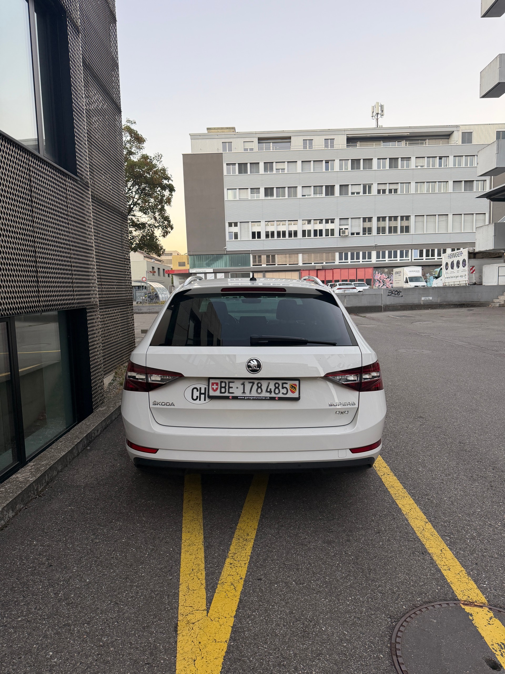 SKODA Superb Combi 2.0 TDi Ambition 4x4 DSG-image-7