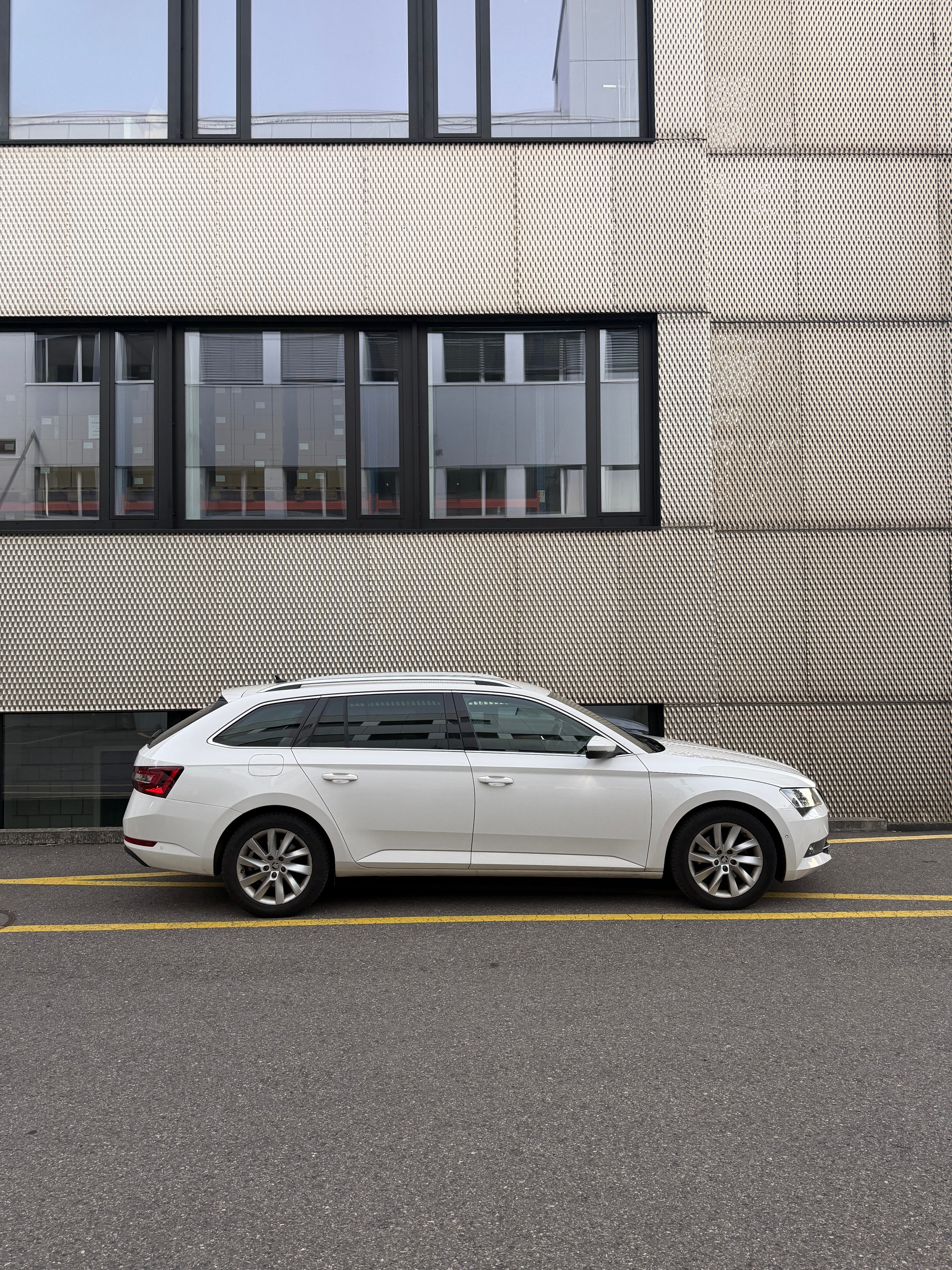 SKODA Superb Combi 2.0 TDi Ambition 4x4 DSG-image-5