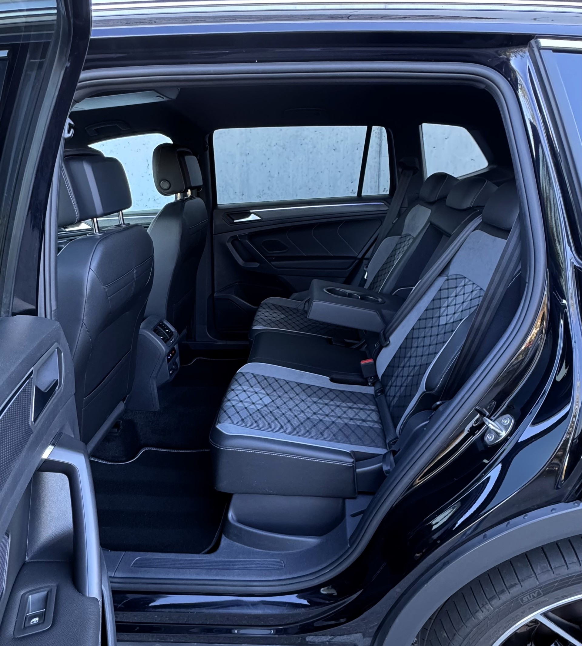 VW Tiguan Allspace 2.0TSI R-Line 4Motion DSG Herstellergarantie | gepflegt | CH FZ-image-9