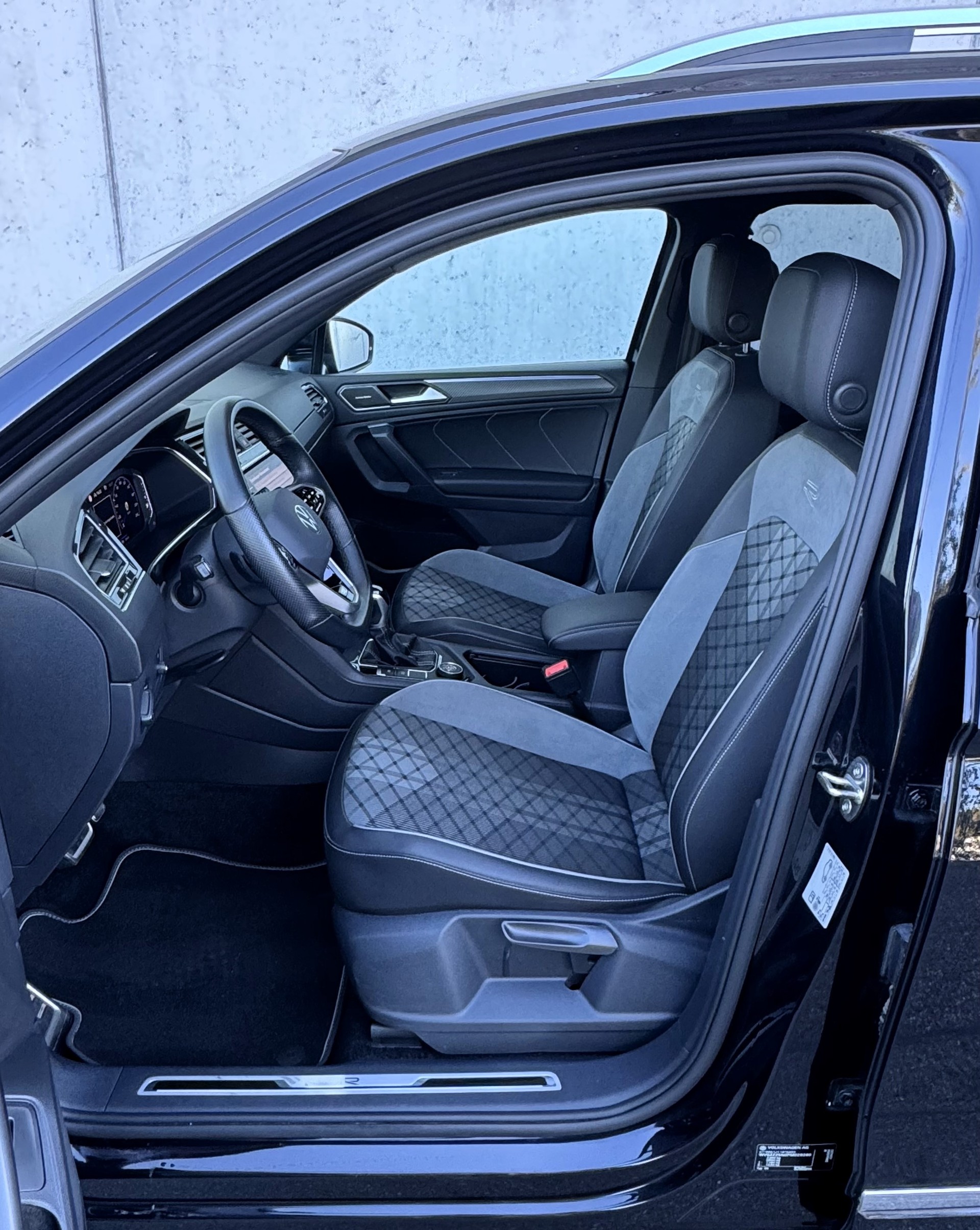 VW Tiguan Allspace 2.0TSI R-Line 4Motion DSG Herstellergarantie | gepflegt | CH FZ-image-8