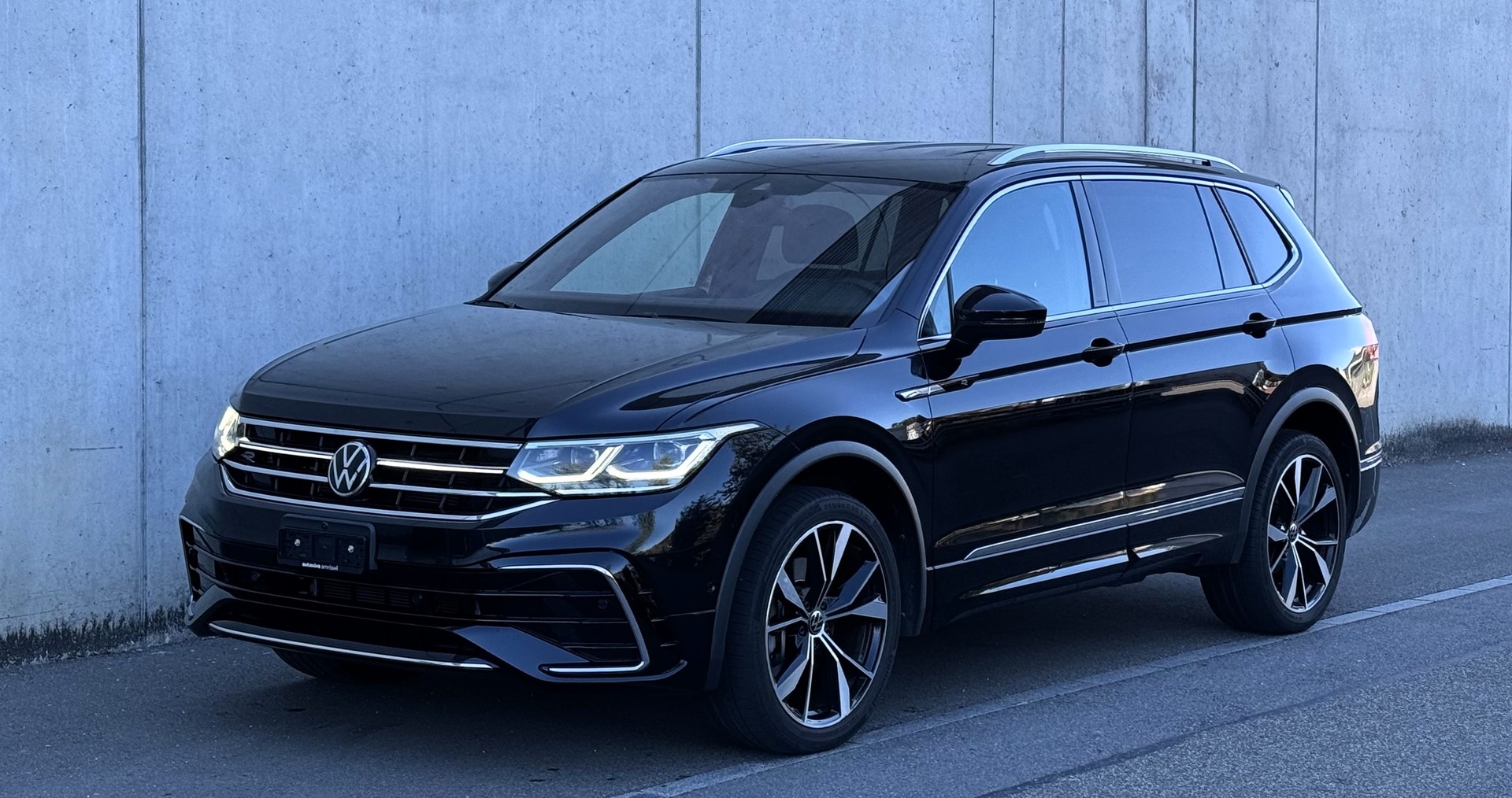 VW Tiguan Allspace 2.0TSI R-Line 4Motion DSG Herstellergarantie | gepflegt | CH FZ-image-1