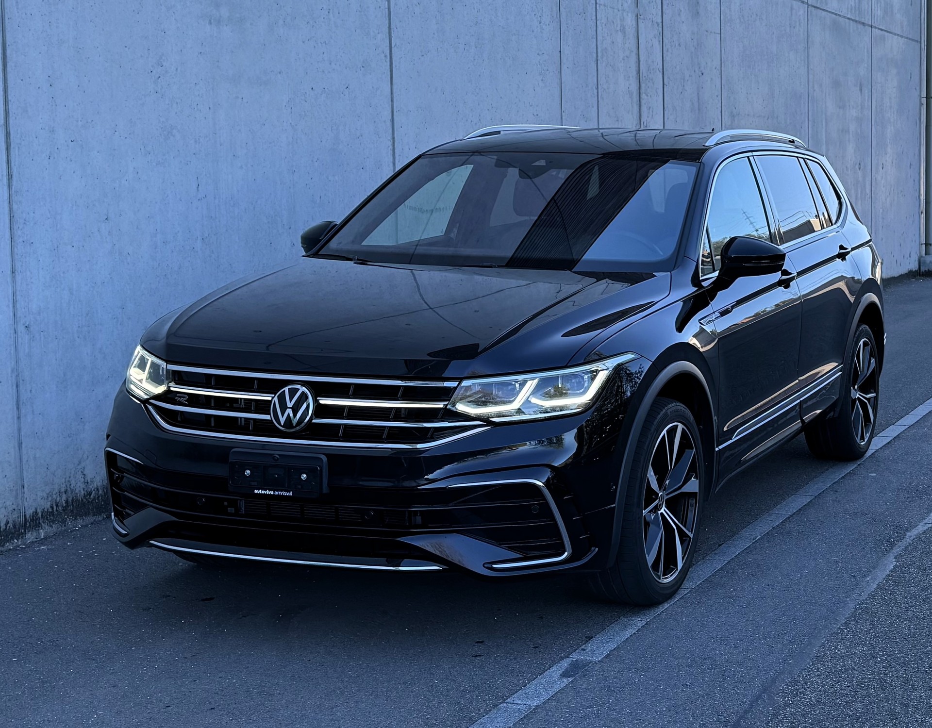 VW Tiguan Allspace 2.0TSI R-Line 4Motion DSG Herstellergarantie | gepflegt | CH FZ-image-0