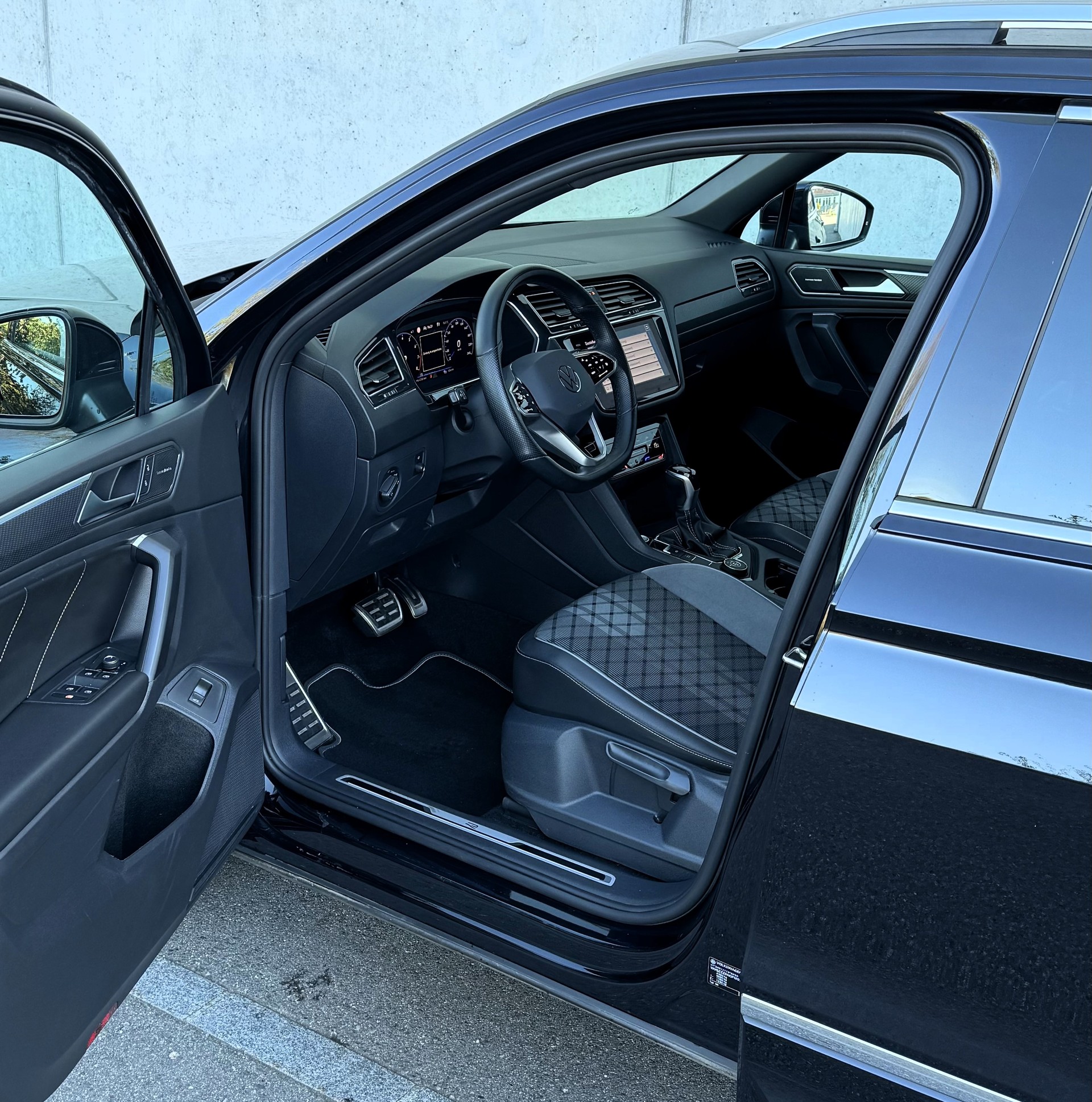 VW Tiguan Allspace 2.0TSI R-Line 4Motion DSG Herstellergarantie | gepflegt | CH FZ-image-5