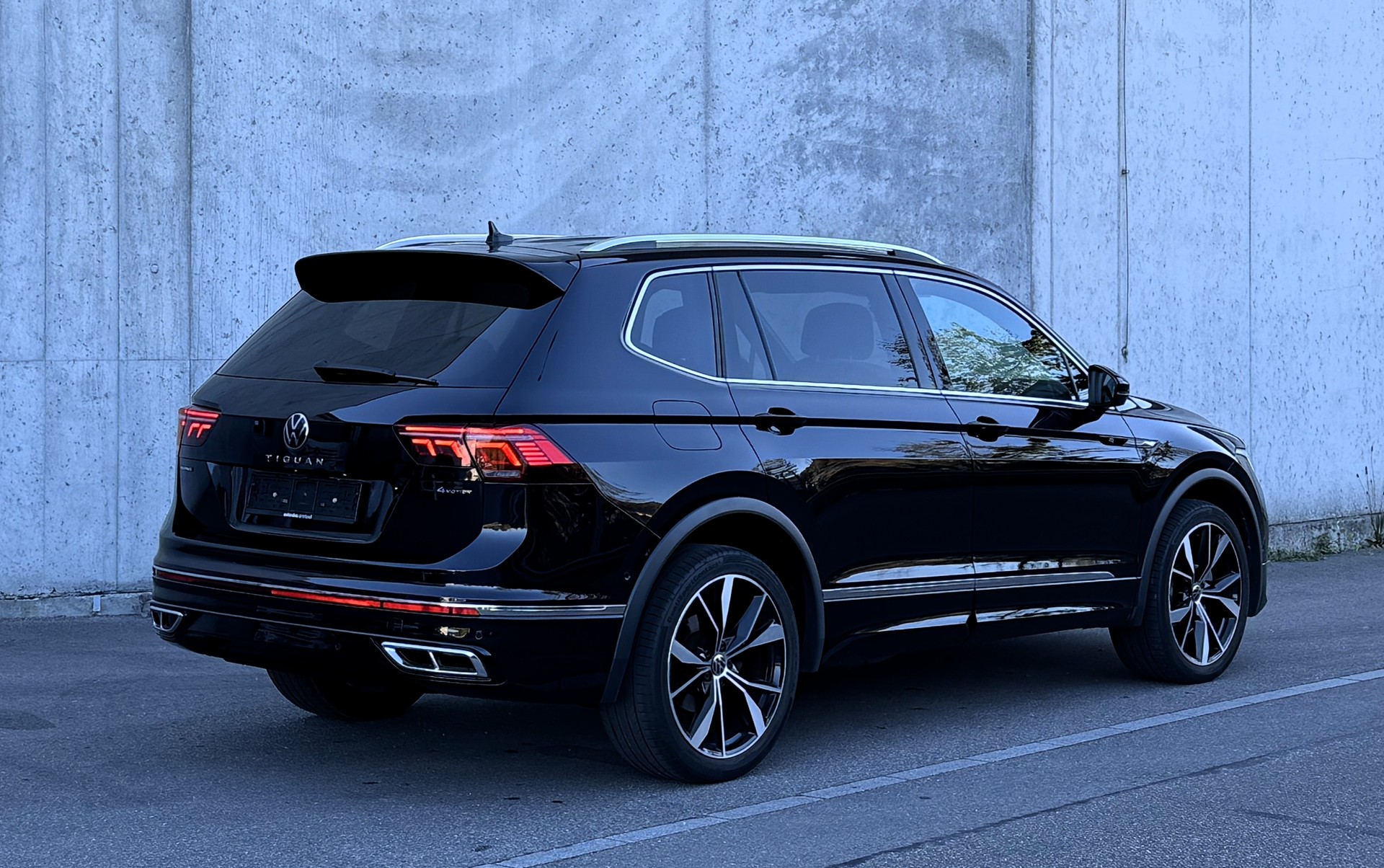 VW Tiguan Allspace 2.0TSI R-Line 4Motion DSG Herstellergarantie | gepflegt | CH FZ-image-12