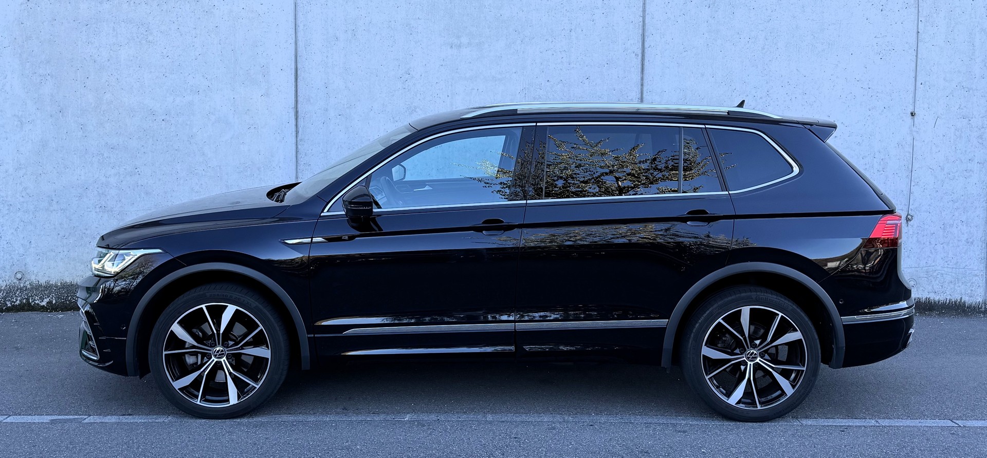 VW Tiguan Allspace 2.0TSI R-Line 4Motion DSG Herstellergarantie | gepflegt | CH FZ-image-2