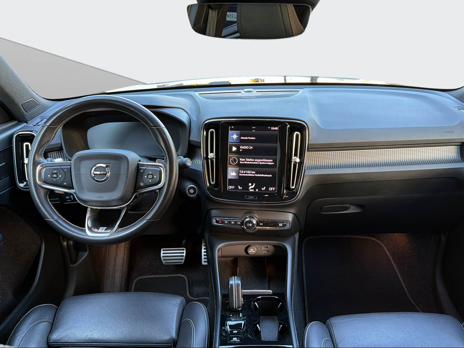 VOLVO XC40 2.0 D4 R-Design AWD-image-14