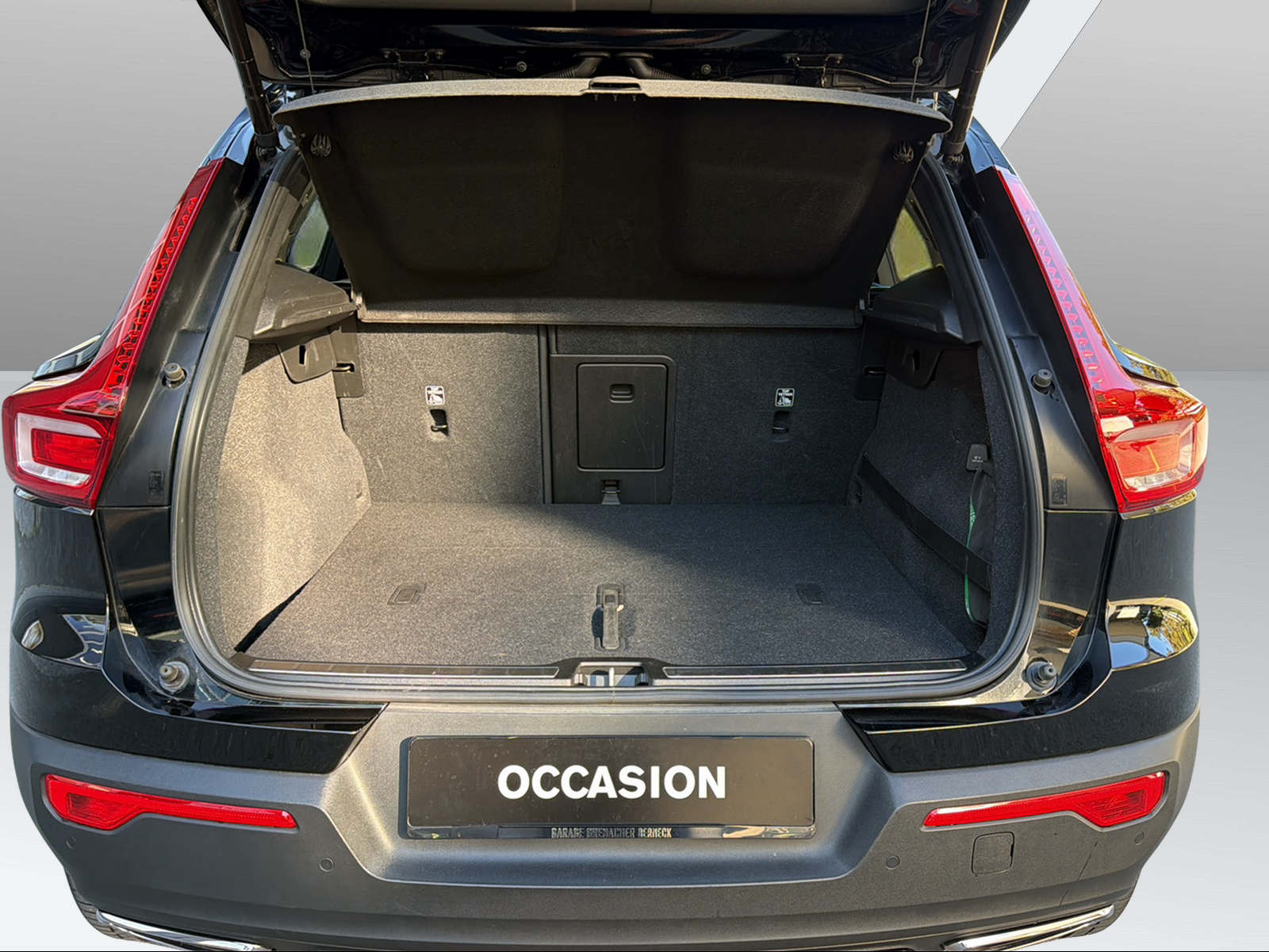 VOLVO XC40 2.0 D4 R-Design AWD-image-9