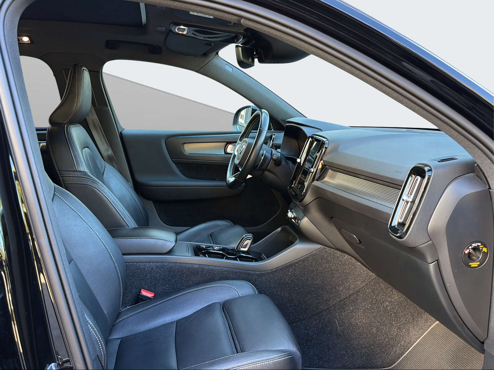 VOLVO XC40 2.0 D4 R-Design AWD-image-13