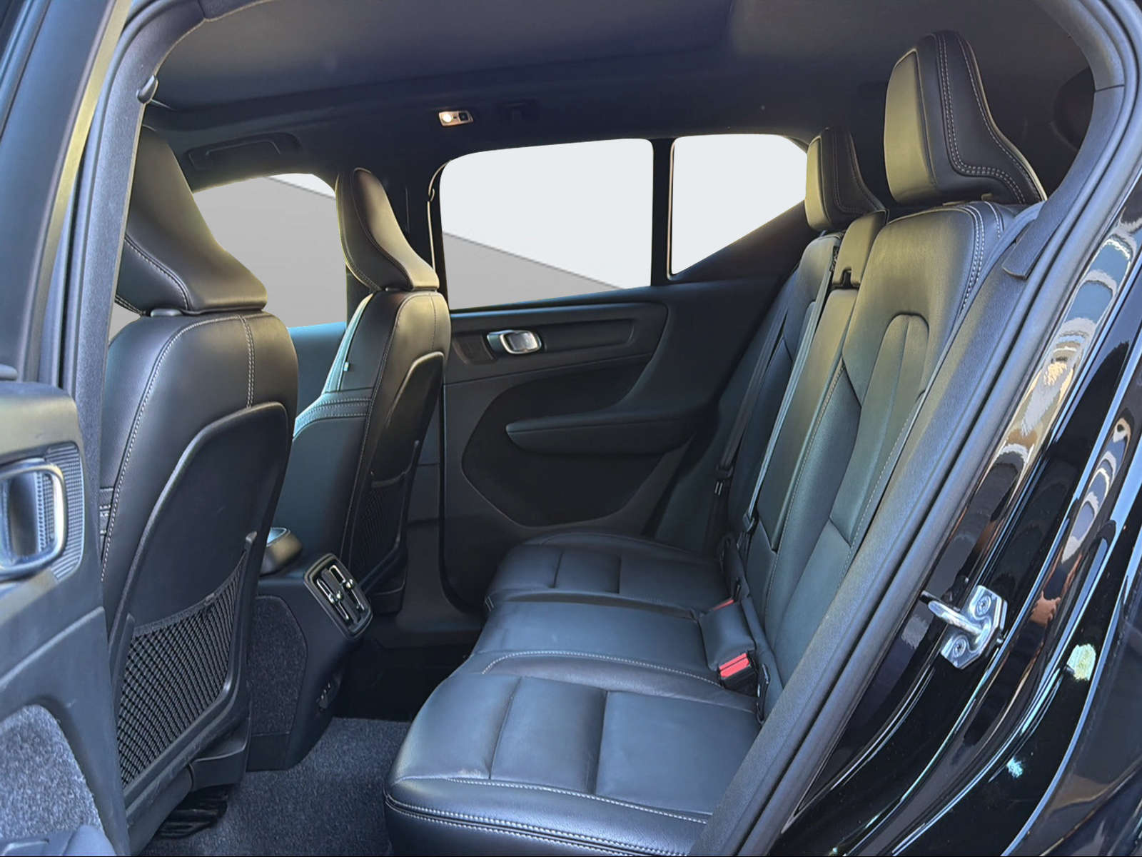 VOLVO XC40 2.0 D4 R-Design AWD-image-11
