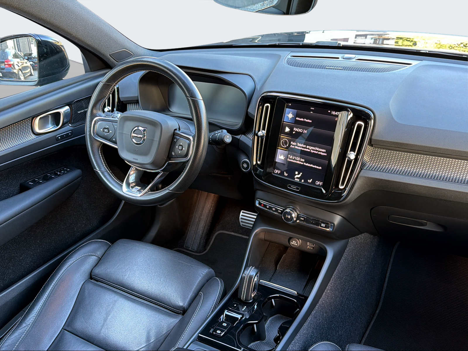 VOLVO XC40 2.0 D4 R-Design AWD-image-15