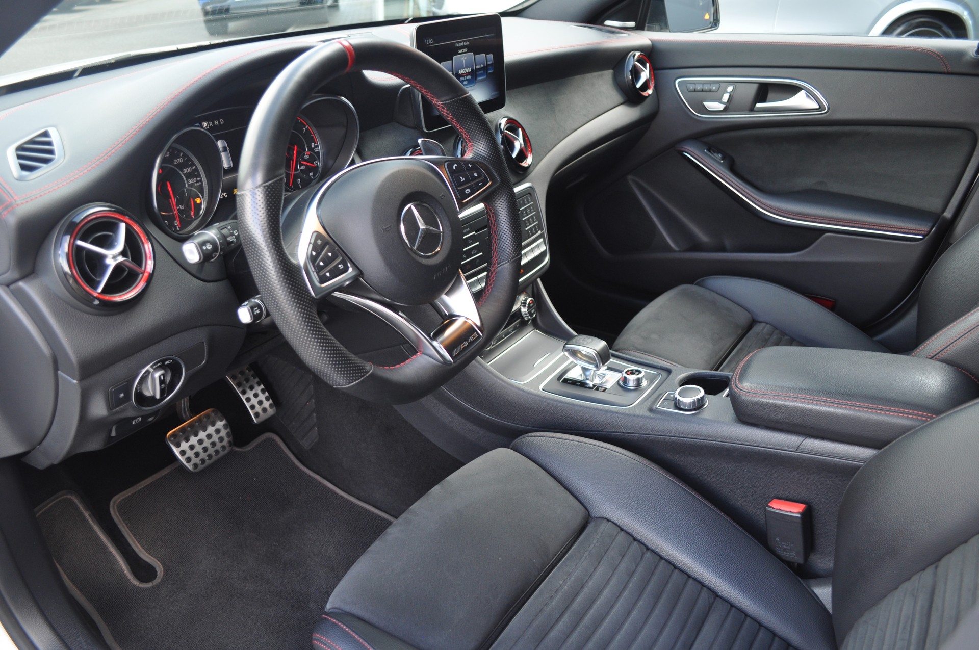 MERCEDES-BENZ CLA 45 AMG 4Matic Shooting Brake-image-8