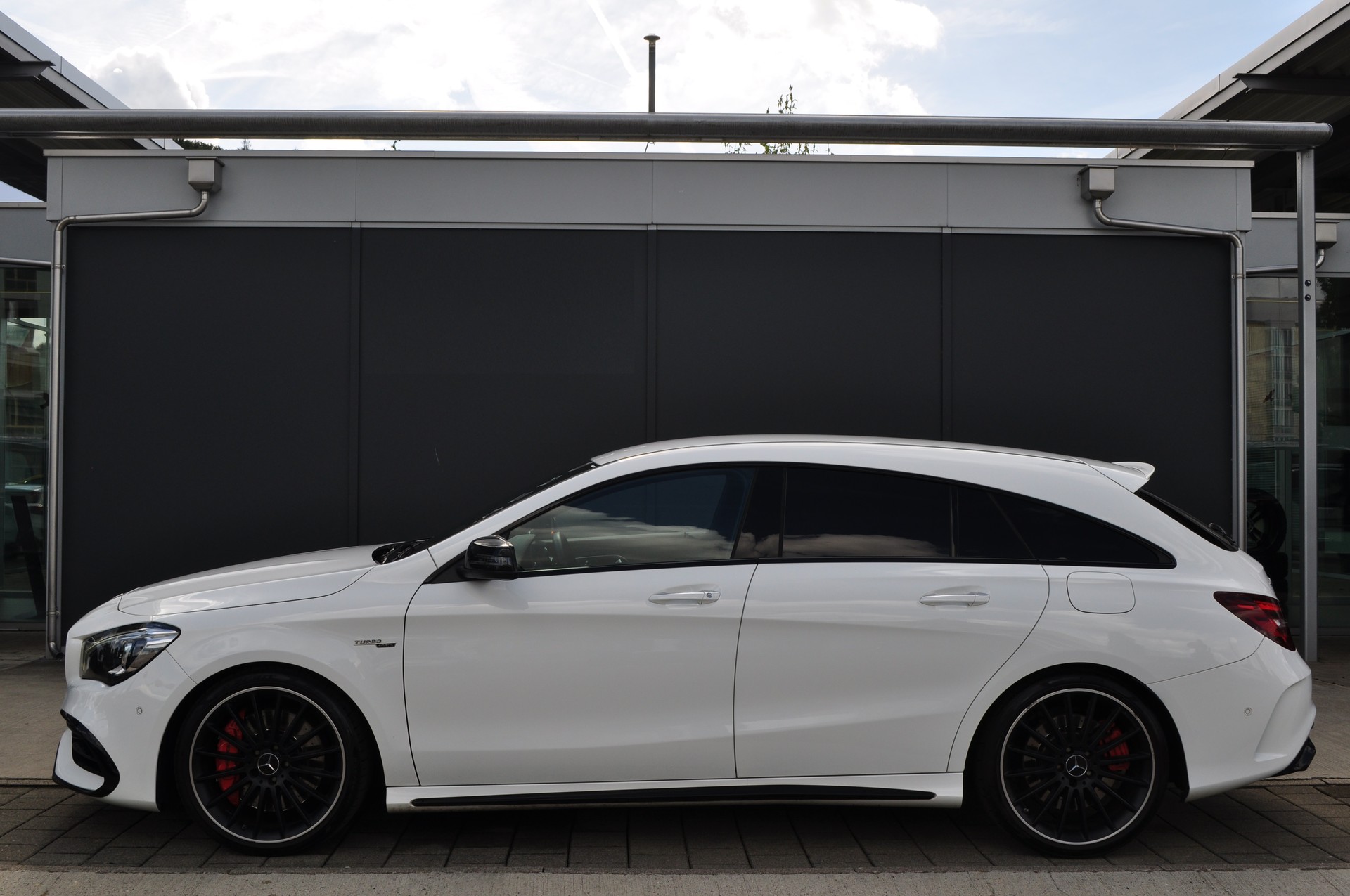 MERCEDES-BENZ CLA 45 AMG 4Matic Shooting Brake-image-2