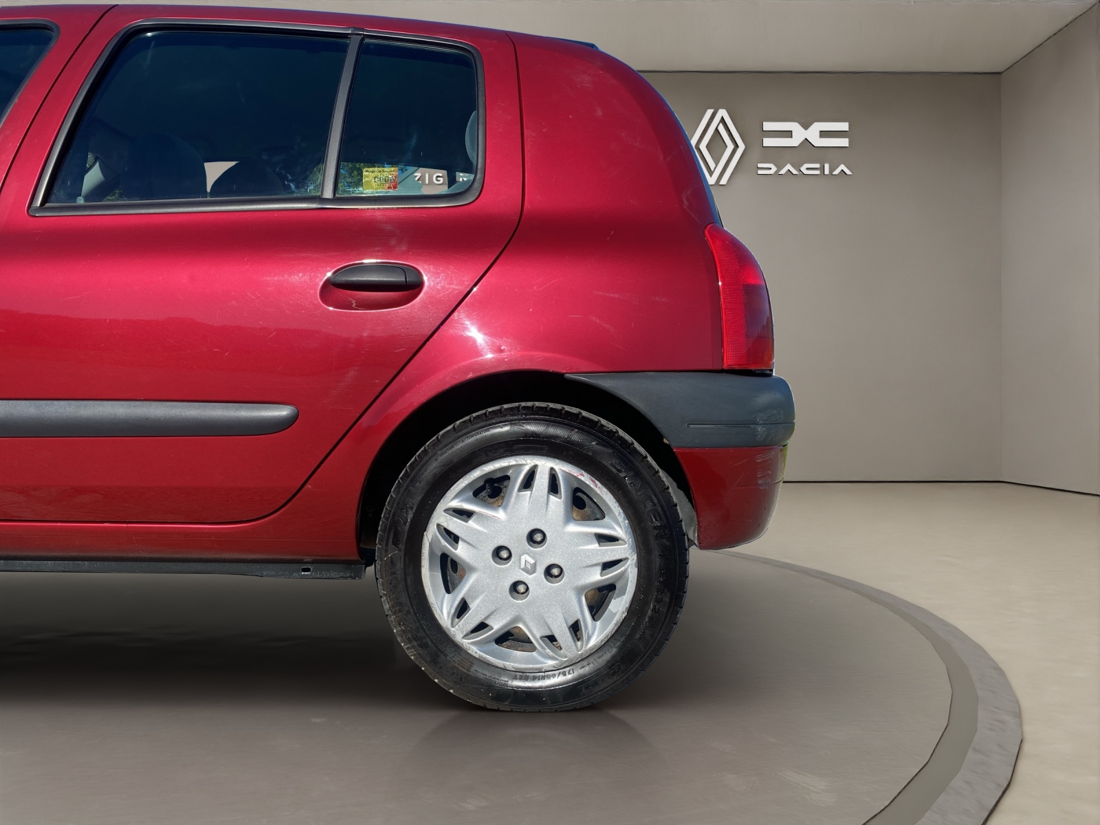 RENAULT Clio 1.6 RT-image-15