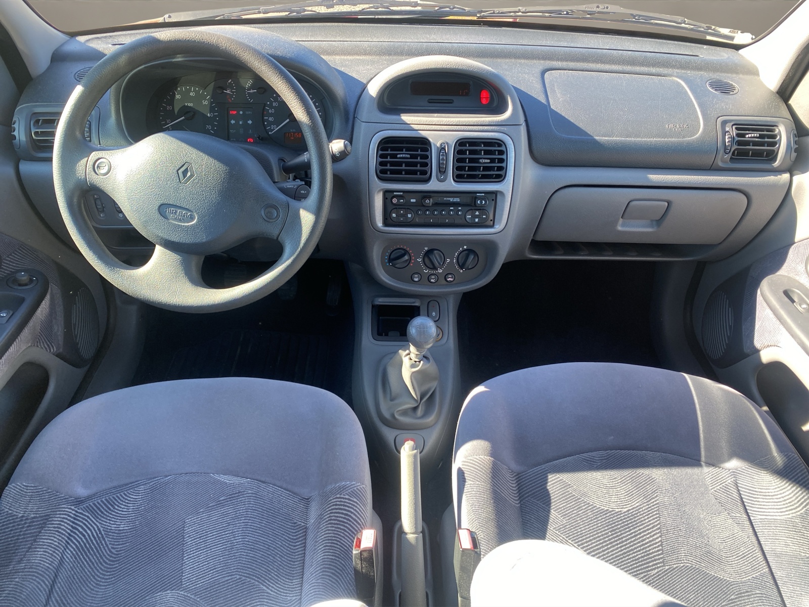 RENAULT Clio 1.6 RT-image-10