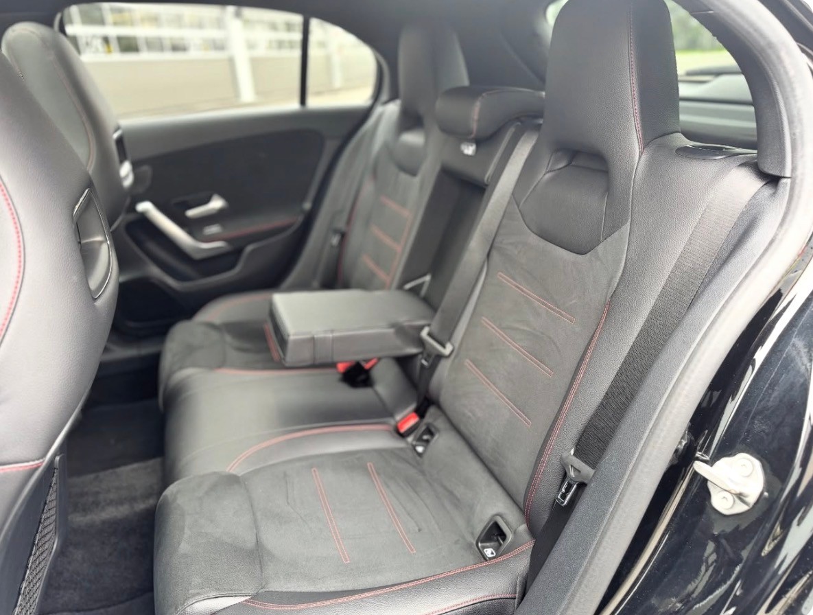 MERCEDES-BENZ A 200 AMG Line 7G-DCT-image-6