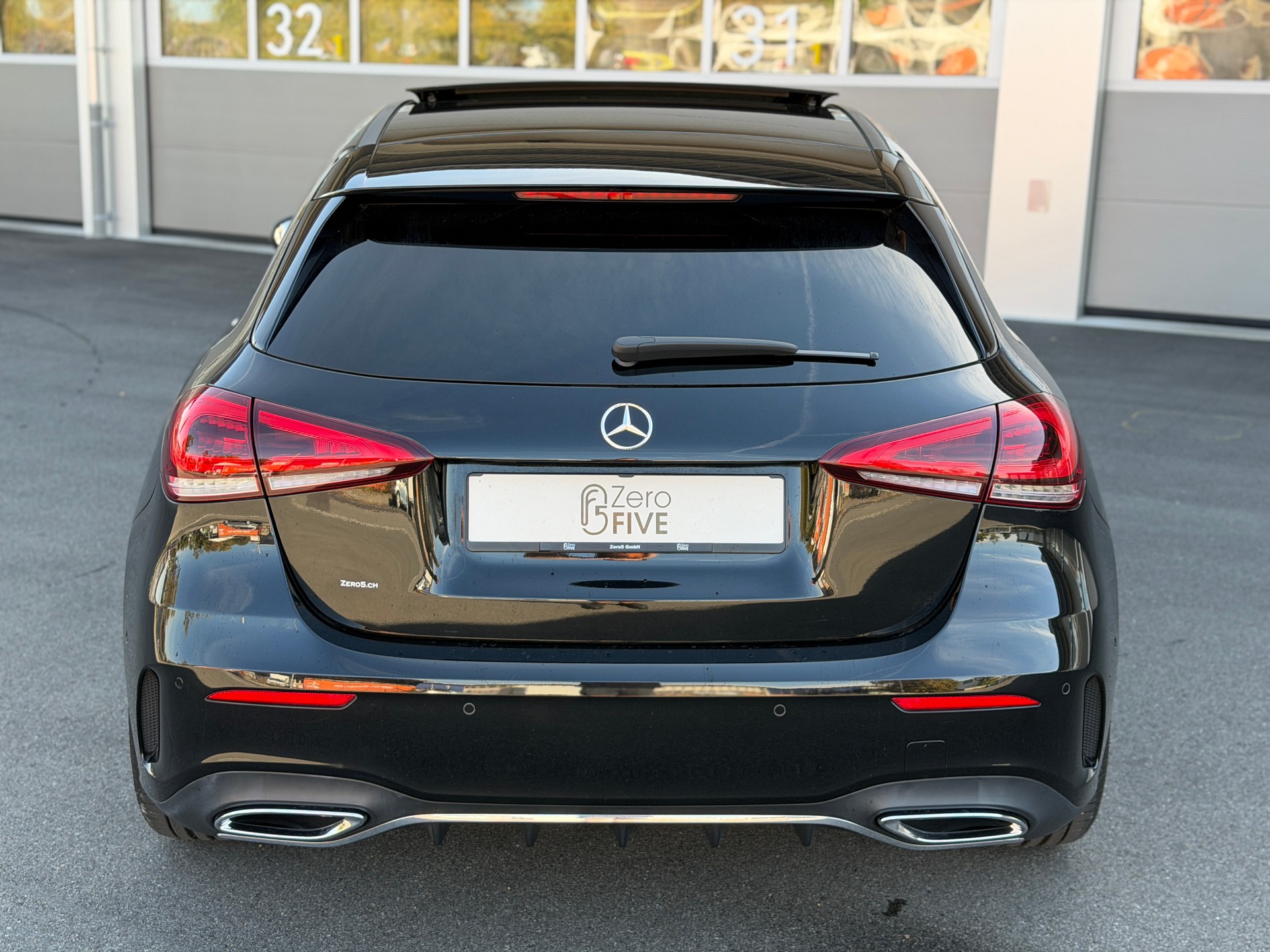 MERCEDES-BENZ A 200 AMG Line 7G-DCT-image-3