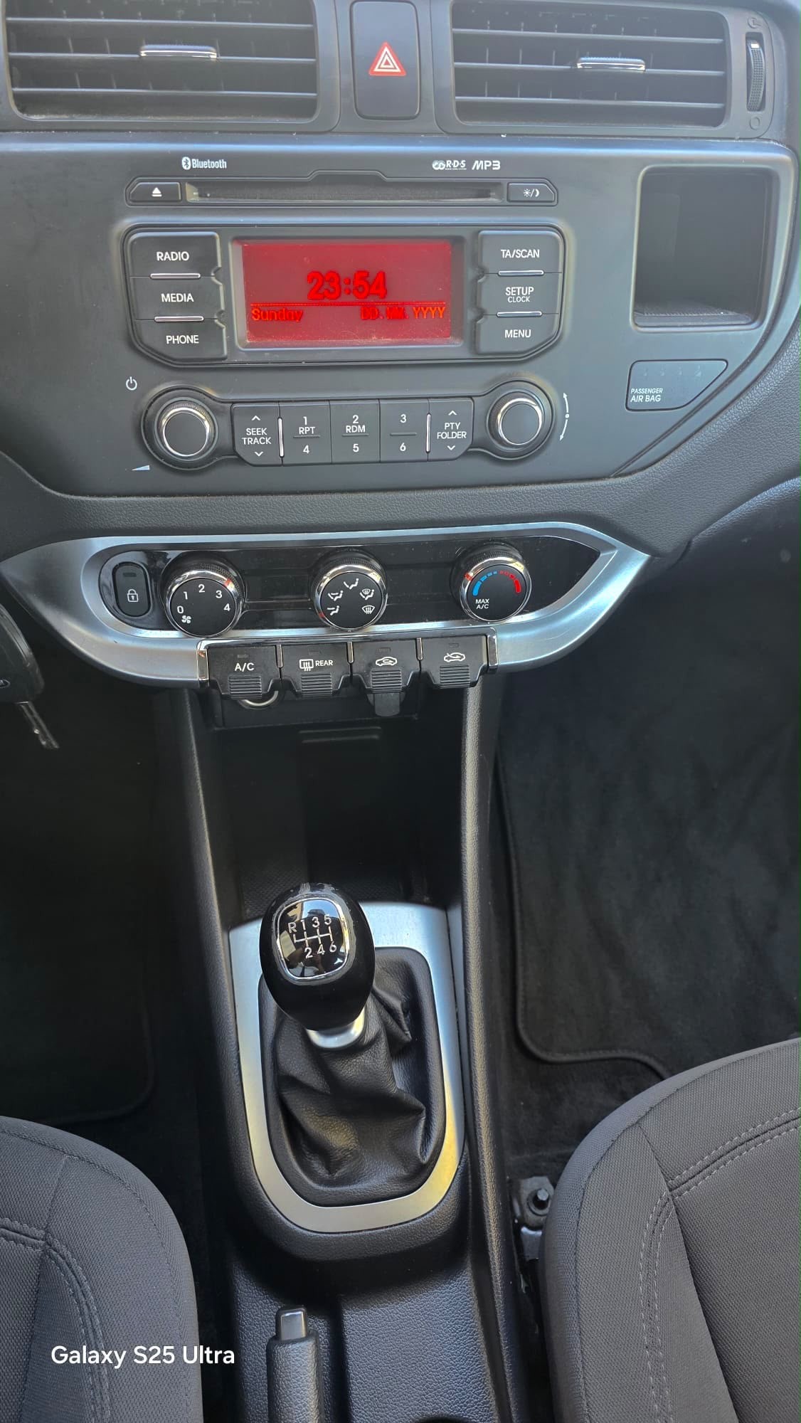 KIA Rio 1.4 CRDi Trend-image-12