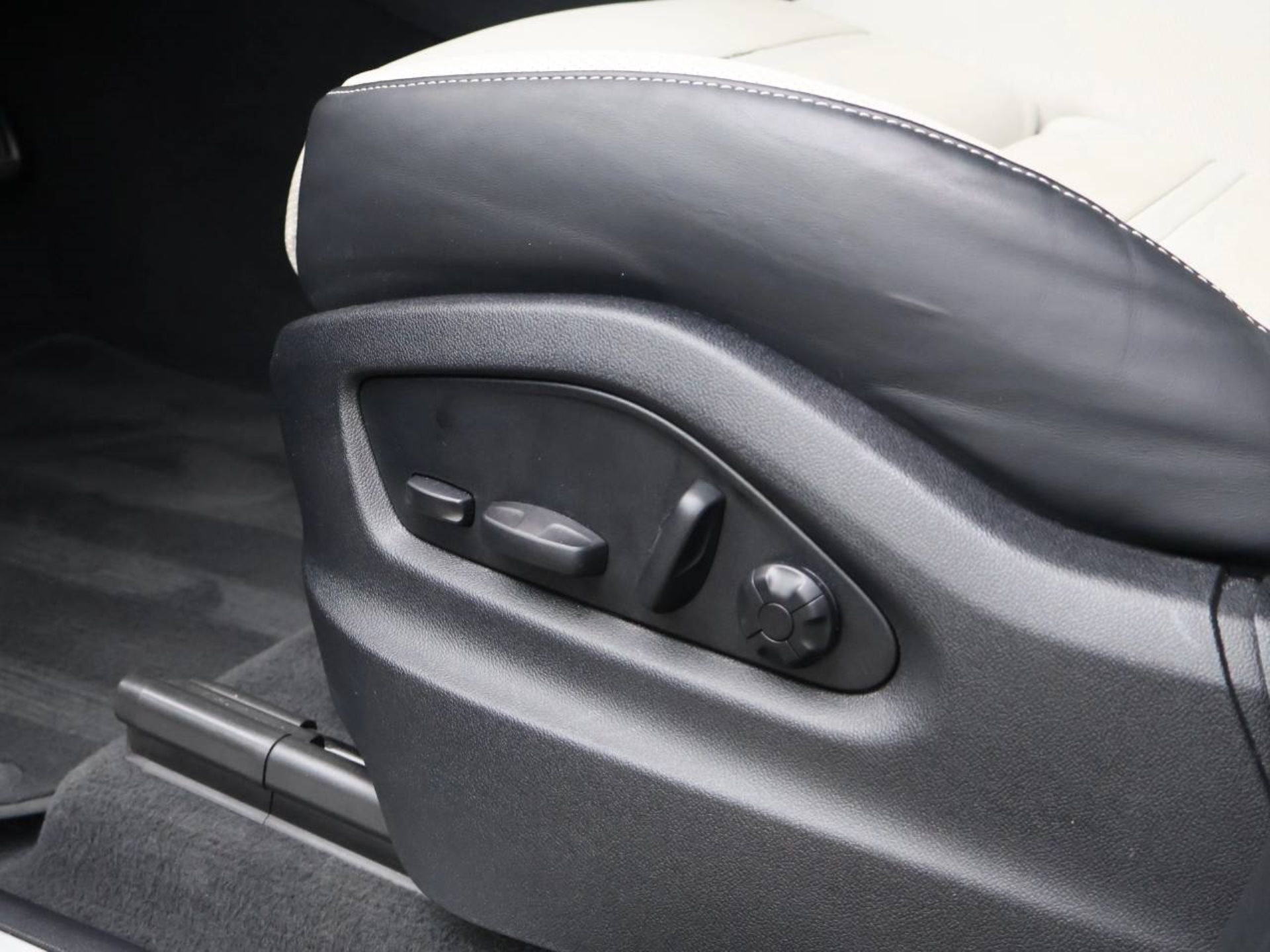 PORSCHE Cayenne S E-Hybrid Coupé-image-27