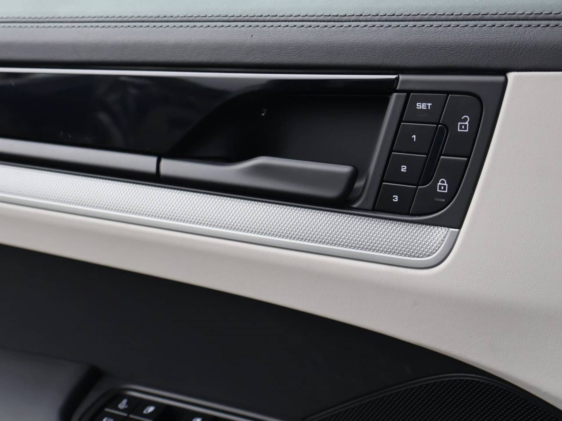 PORSCHE Cayenne S E-Hybrid Coupé-image-26