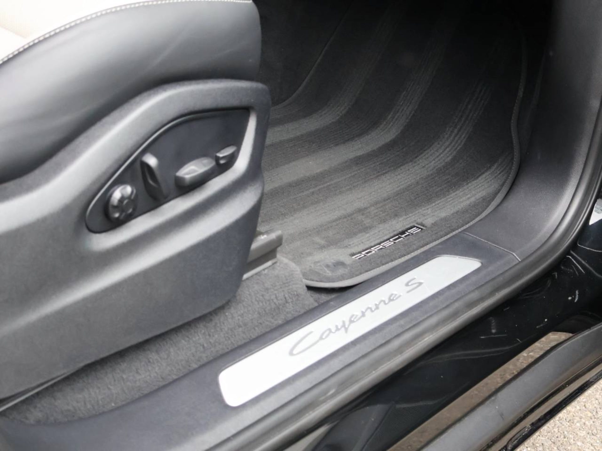 PORSCHE Cayenne S E-Hybrid Coupé-image-28