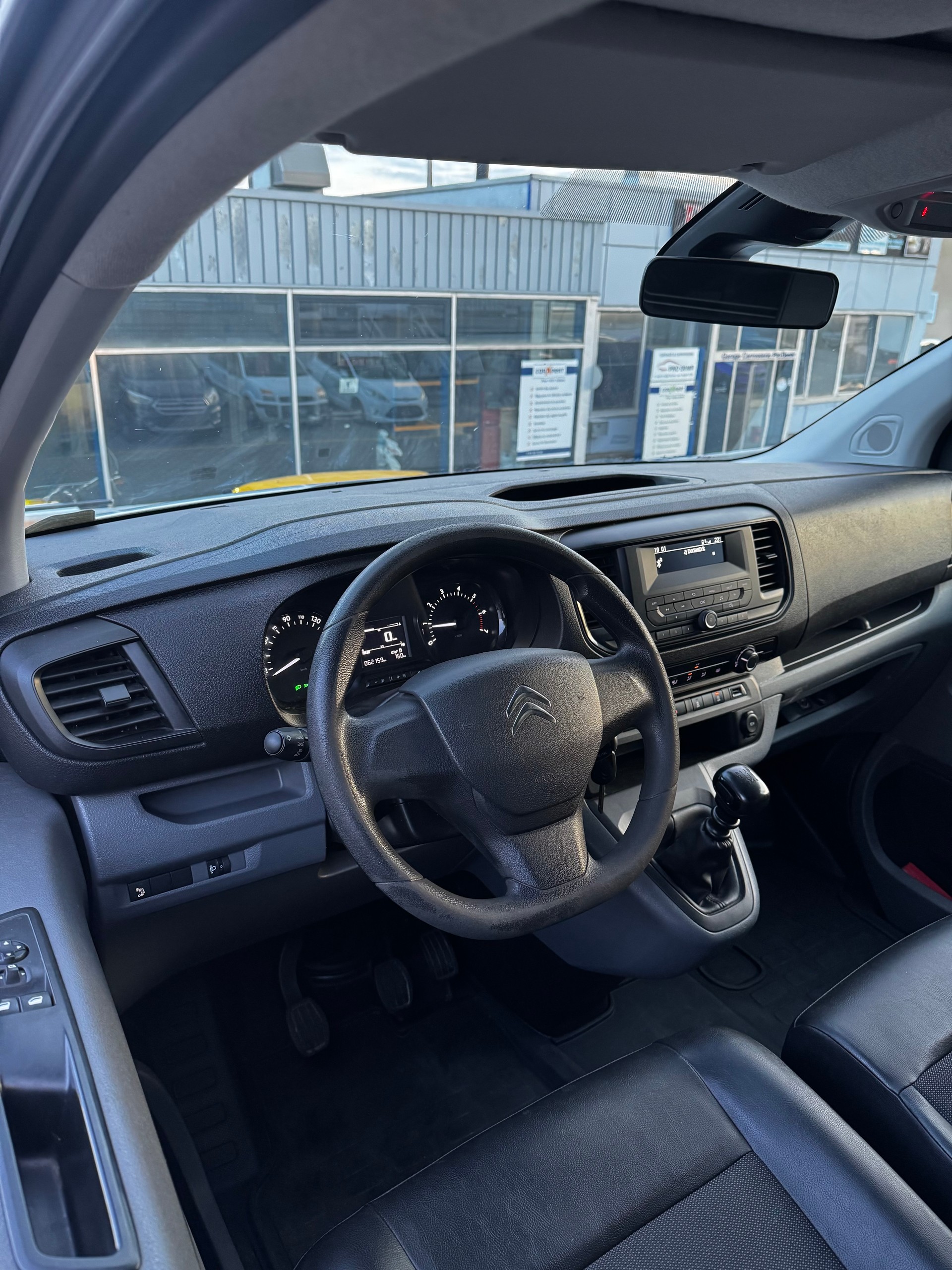 CITROEN Jumpy 1.5 BlueHDi 100 M Club-image-9