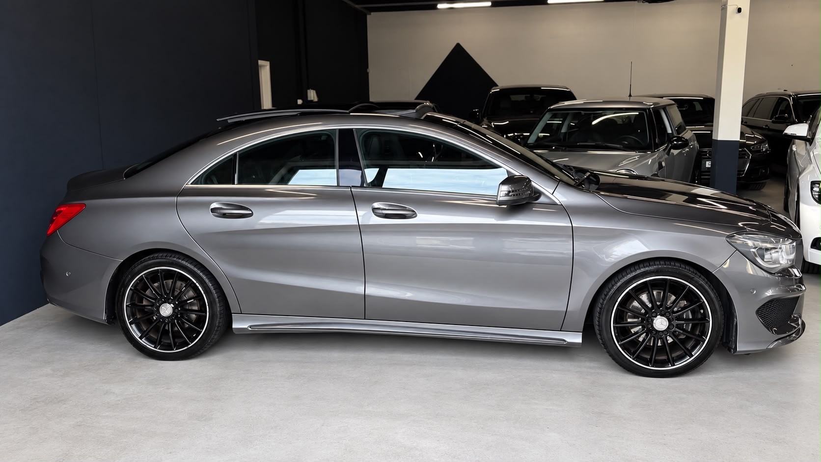 MERCEDES-BENZ CLA 180 AMG Line 7G-DCT-image-9
