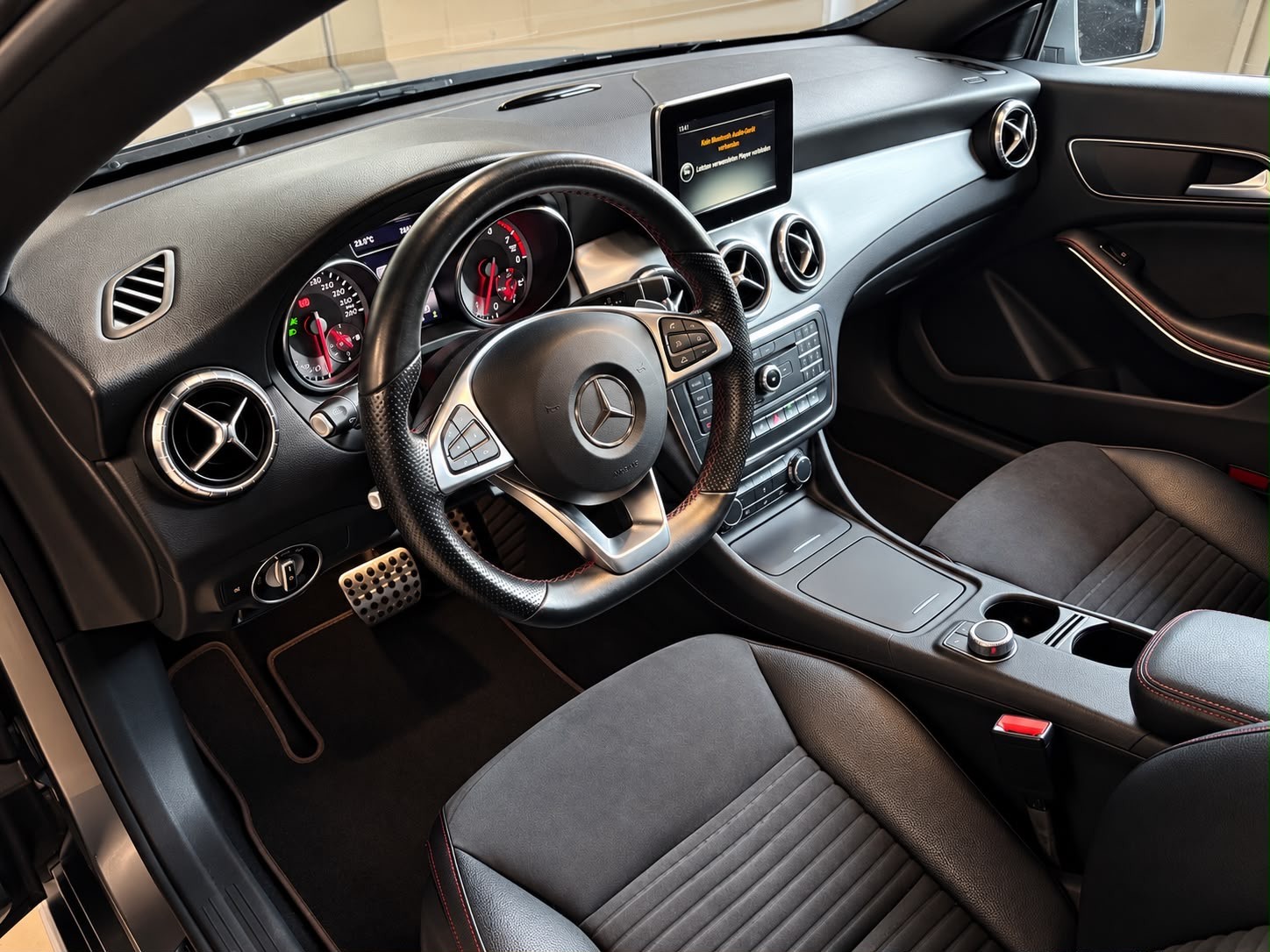 MERCEDES-BENZ CLA 180 AMG Line 7G-DCT-image-12