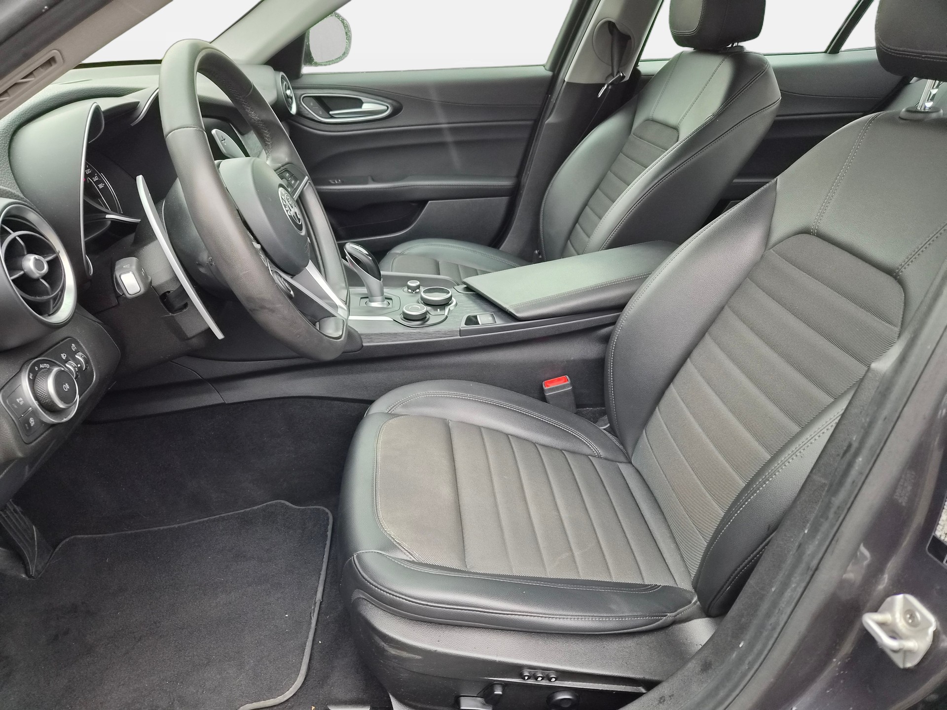ALFA ROMEO Giulia 2.2 JTDM Business Automatic Q4-image-6