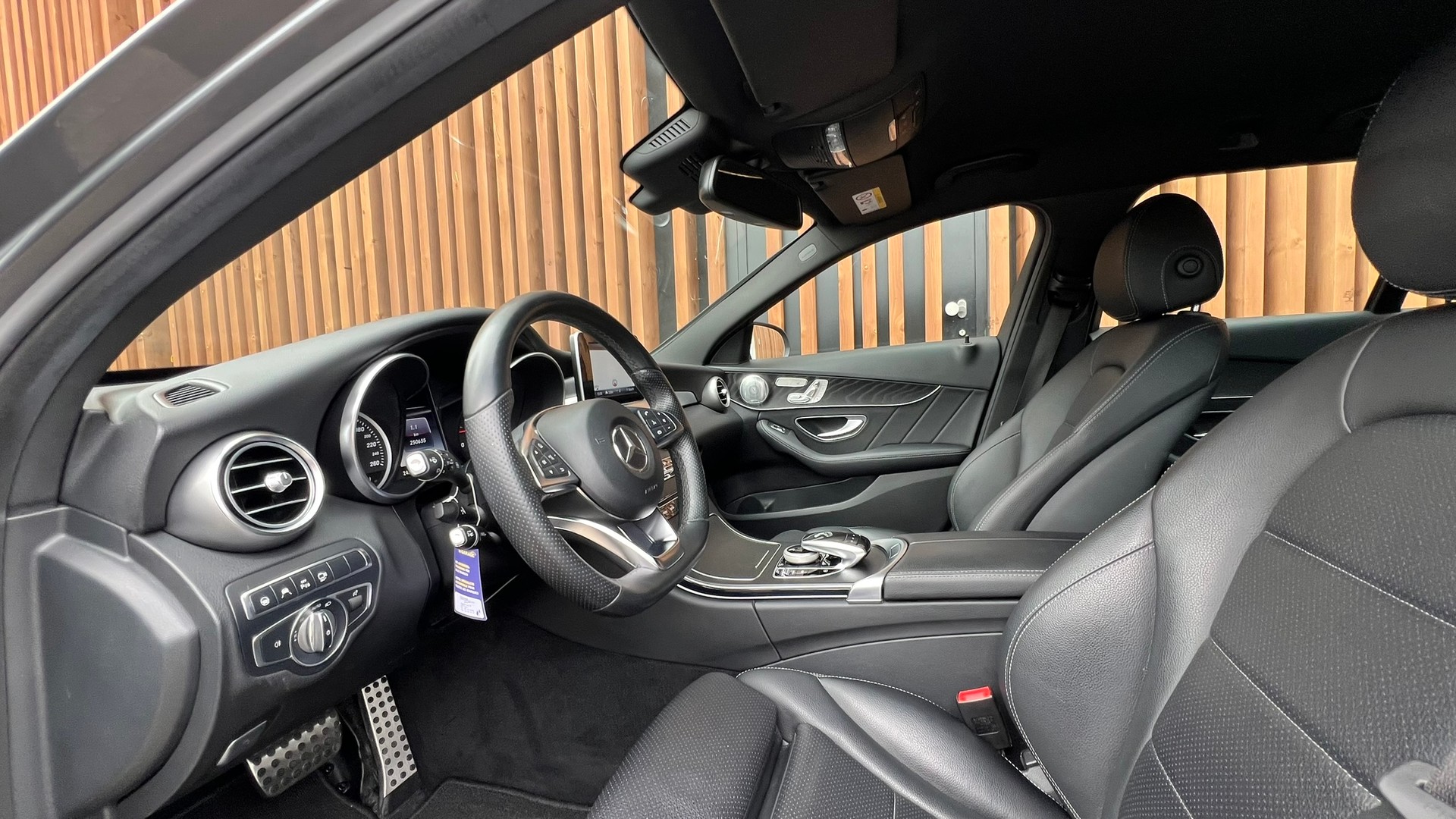 MERCEDES-BENZ C 250 d SWISS STAR AMG LINE 4MATIC 9G-TRONIC l 204 PS-image-25