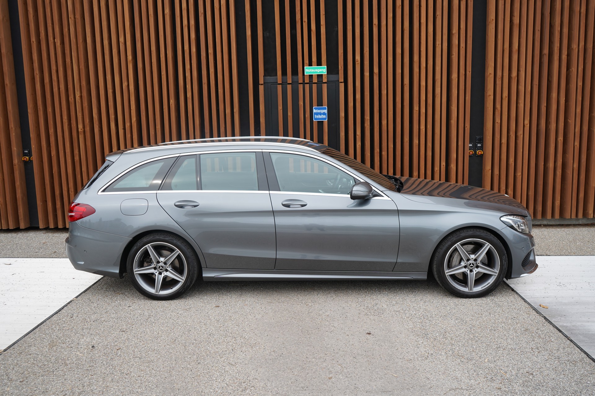 MERCEDES-BENZ C 250 d SWISS STAR AMG LINE 4MATIC 9G-TRONIC l 204 PS-image-4