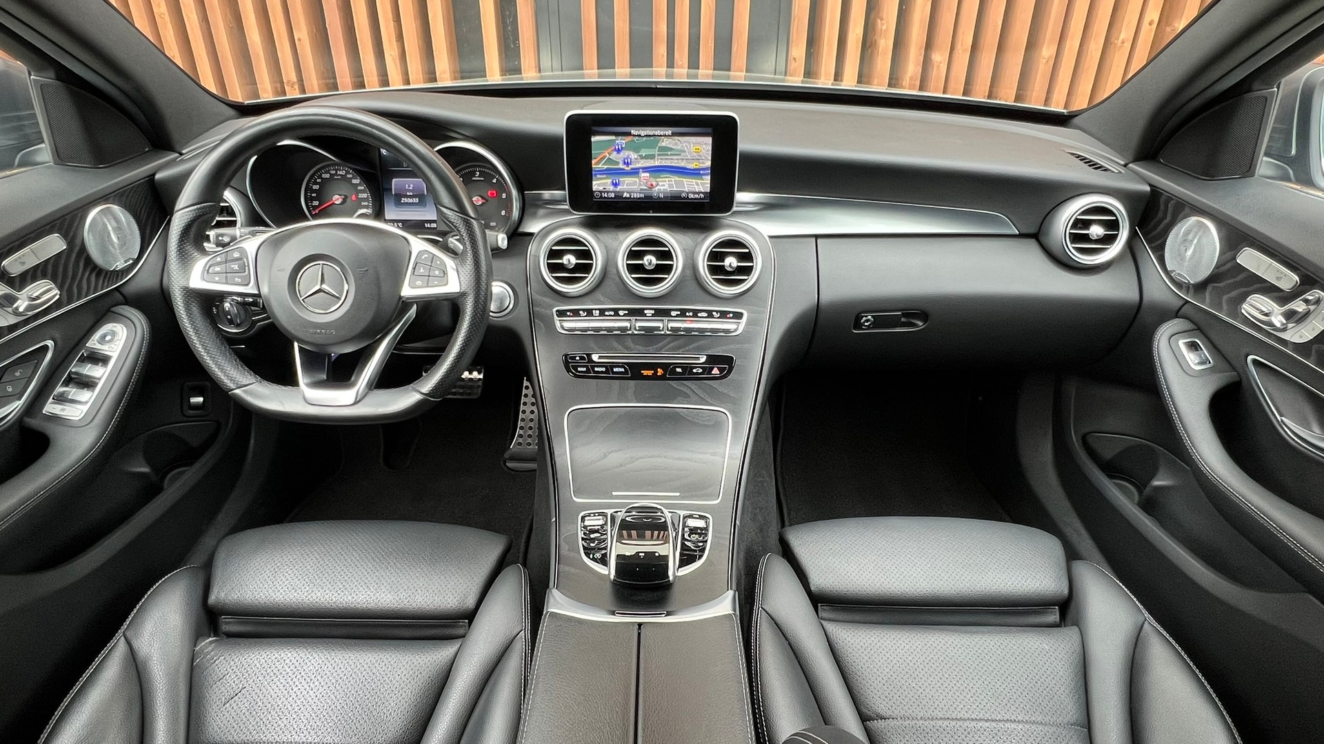 MERCEDES-BENZ C 250 d SWISS STAR AMG LINE 4MATIC 9G-TRONIC l 204 PS-image-19