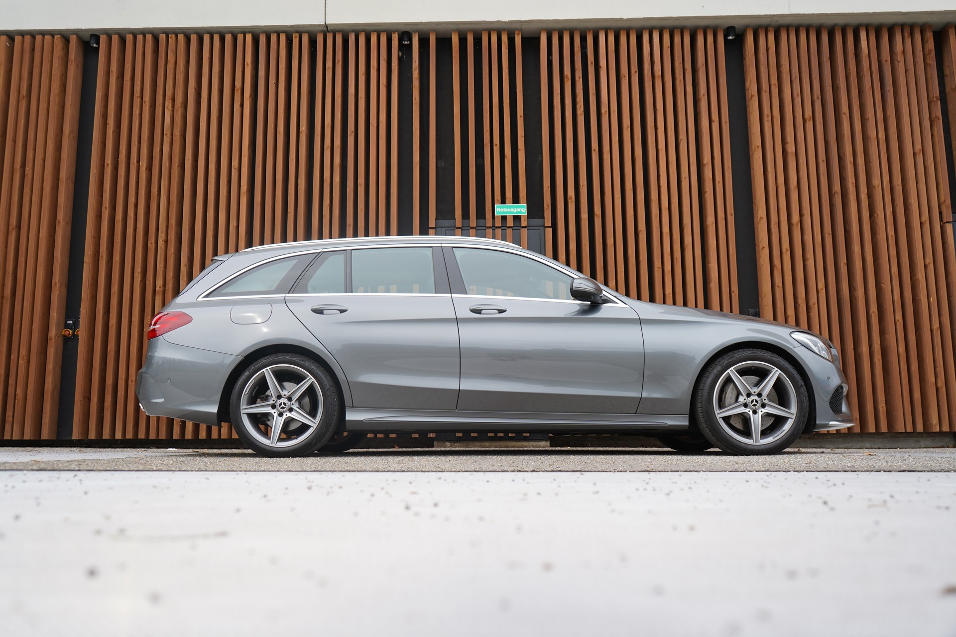 MERCEDES-BENZ C 250 d SWISS STAR AMG LINE 4MATIC 9G-TRONIC l 204 PS-image-2