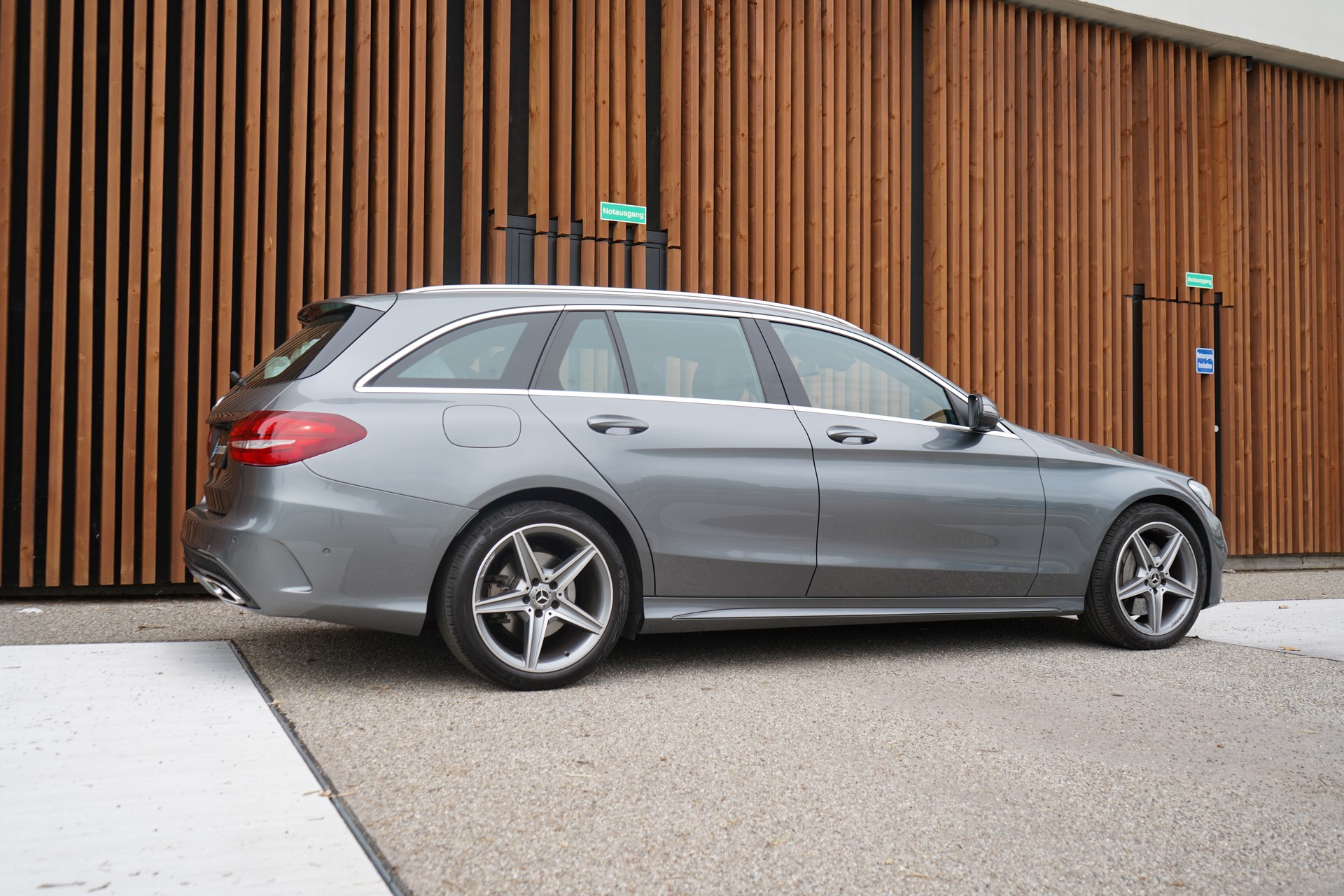 MERCEDES-BENZ C 250 d SWISS STAR AMG LINE 4MATIC 9G-TRONIC l 204 PS-image-9