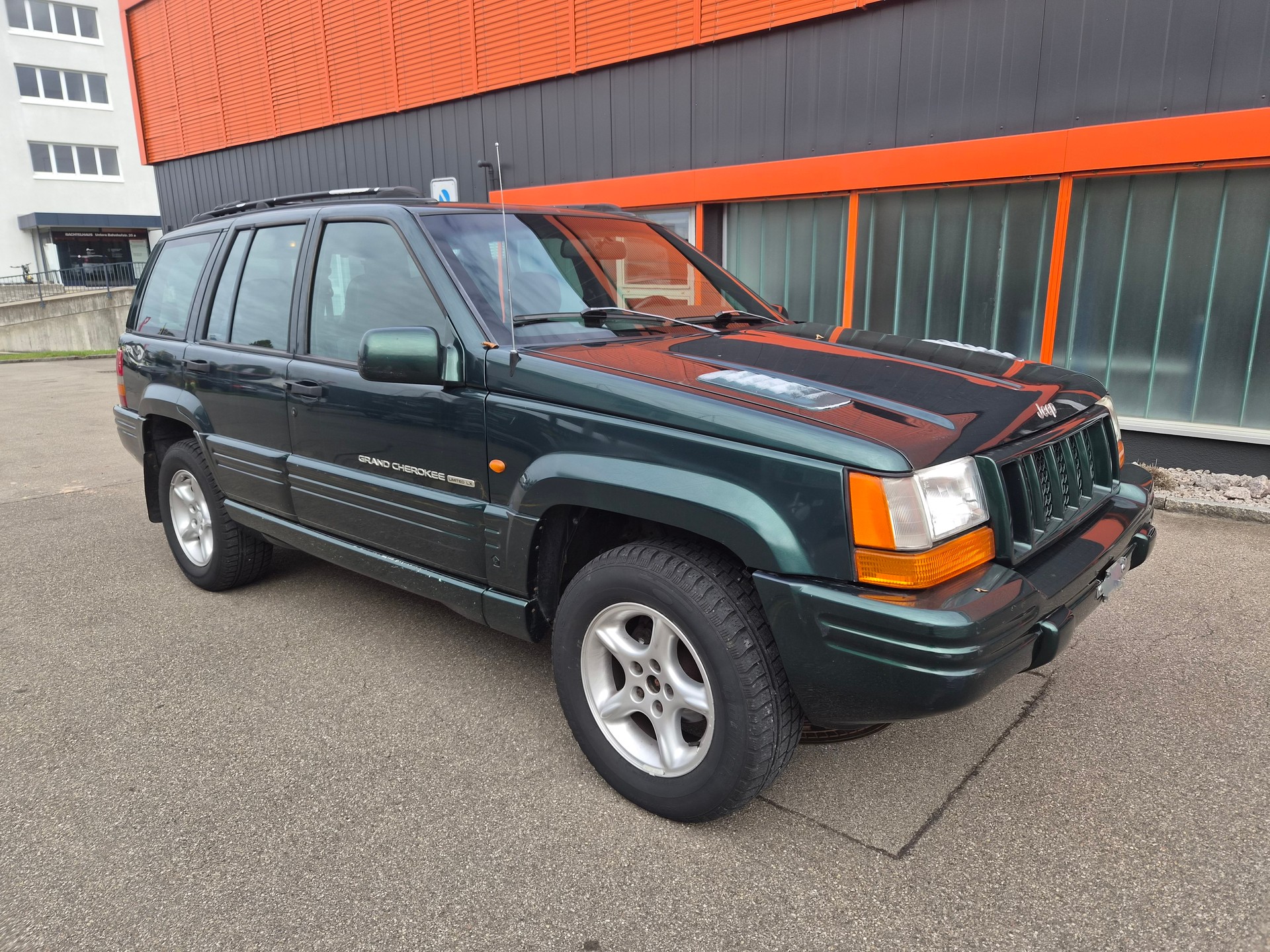 JEEP Grand Cherokee 5.9 Limited LX Automatic-image-0