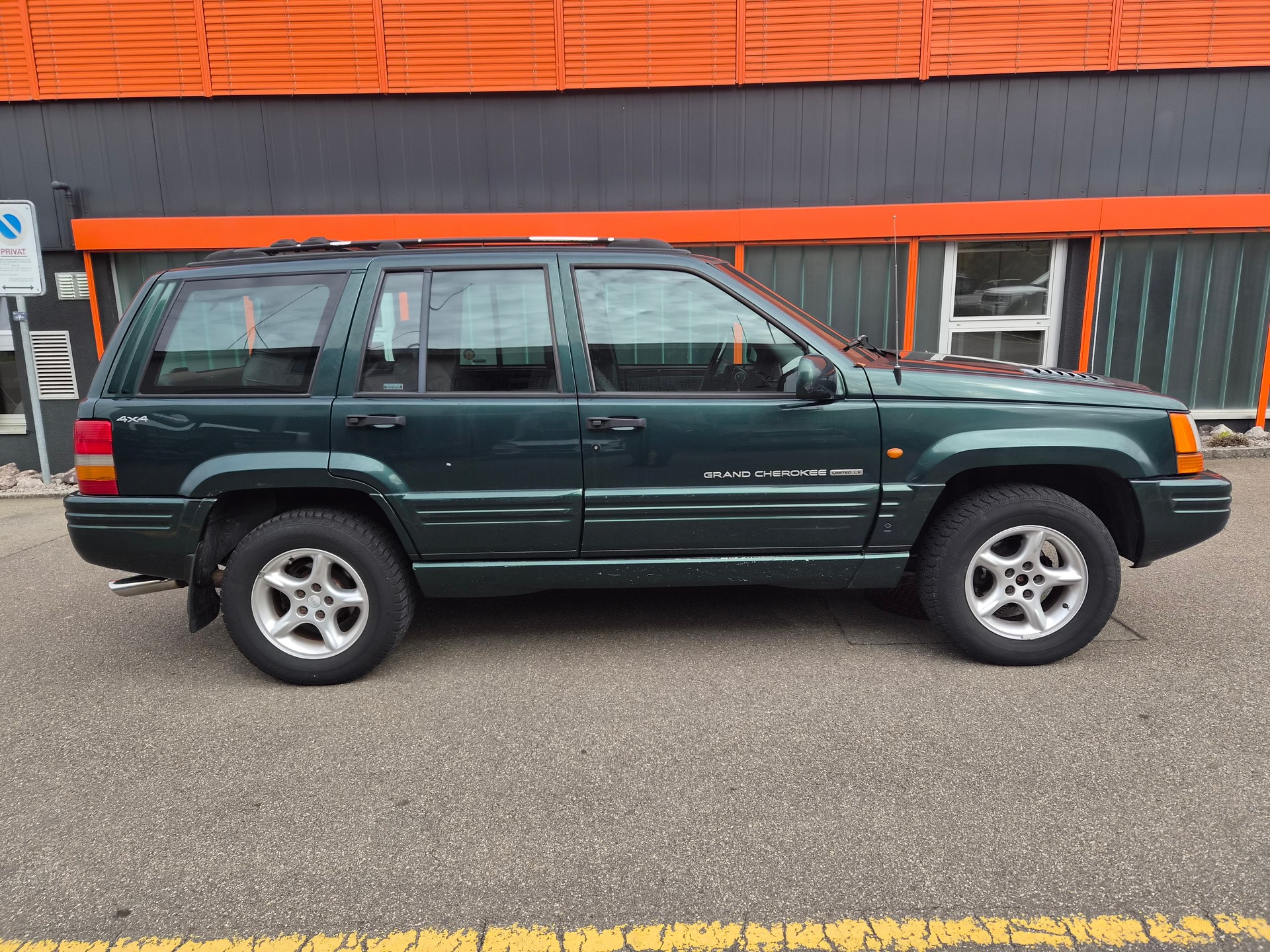 JEEP Grand Cherokee 5.9 Limited LX Automatic-image-7