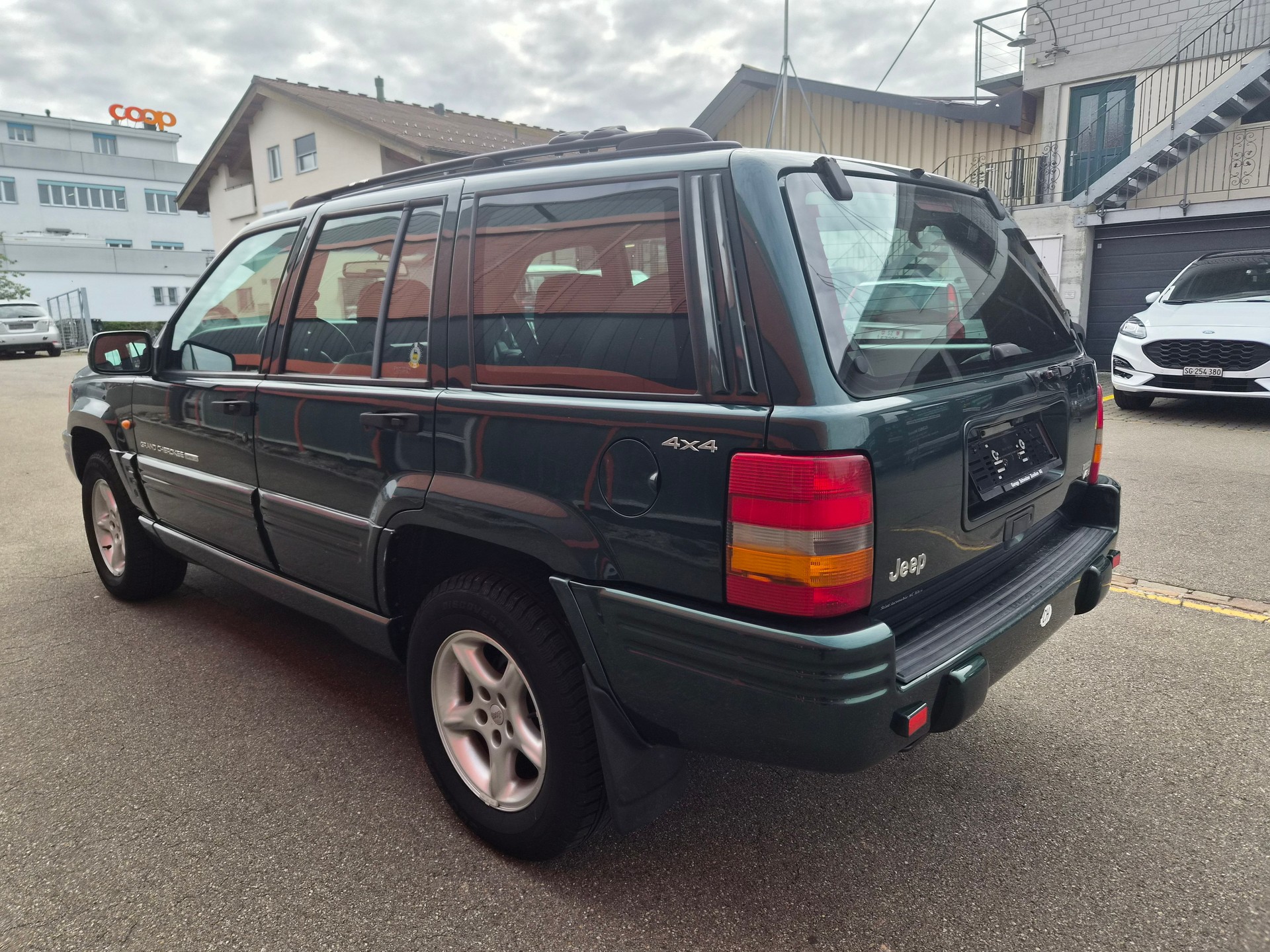 JEEP Grand Cherokee 5.9 Limited LX Automatic-image-4